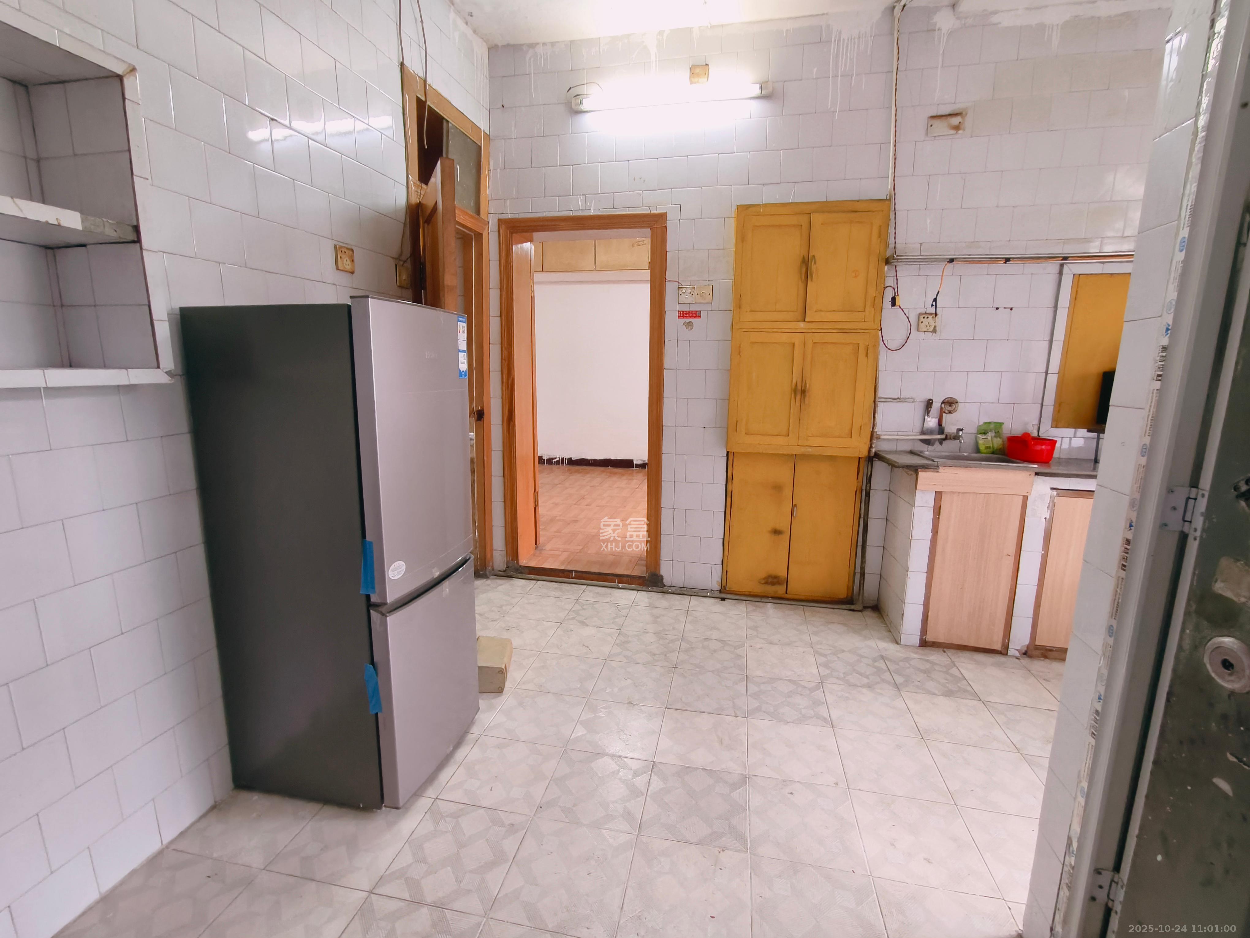 妹子山社区(曙光社区)  2室1厅1卫    800.0元/月 妹子山社区(曙光社区)  2室1厅1卫    800.0元/月室内图