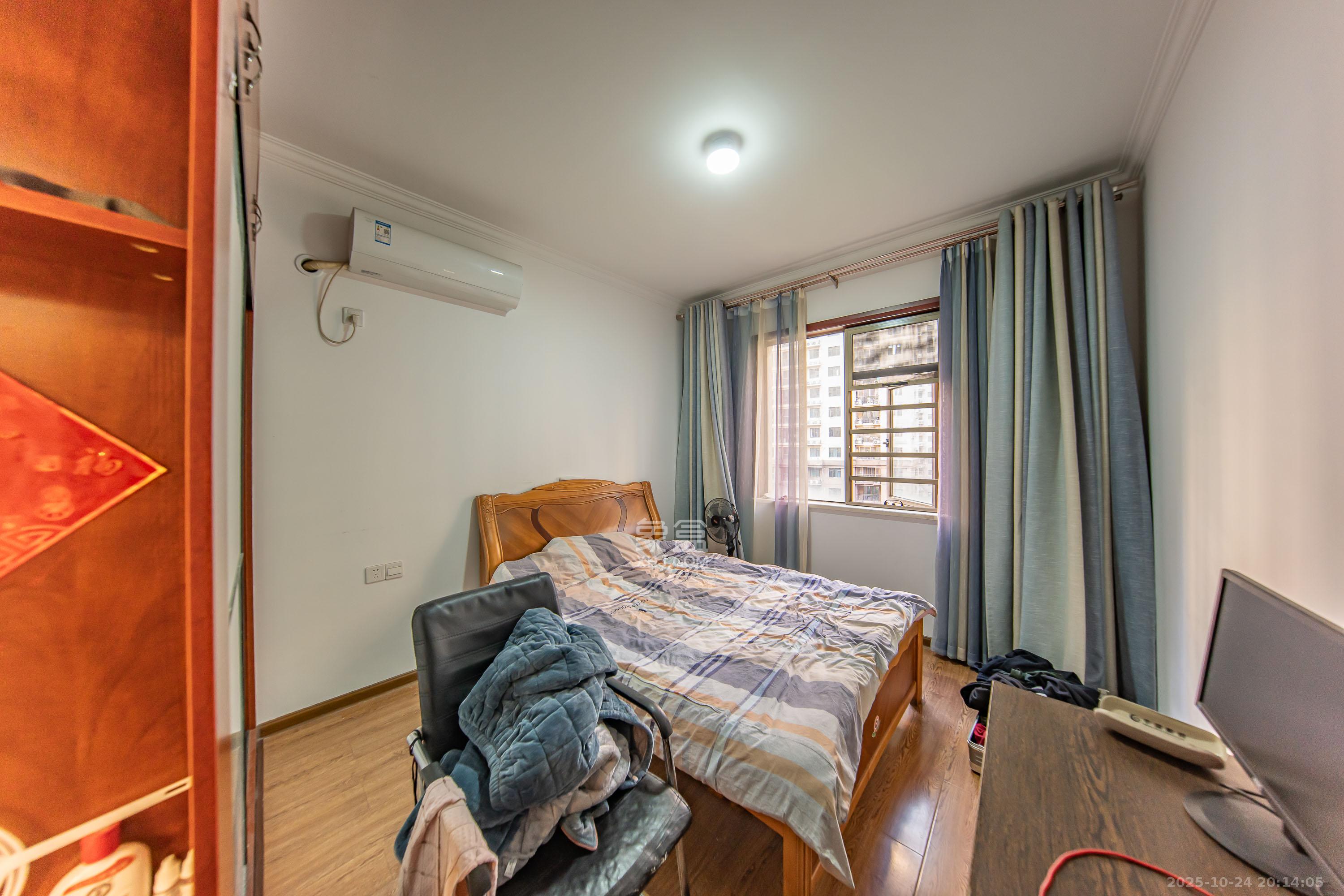 江山帝景哈佛  3室2厅2卫    106.0万卧室