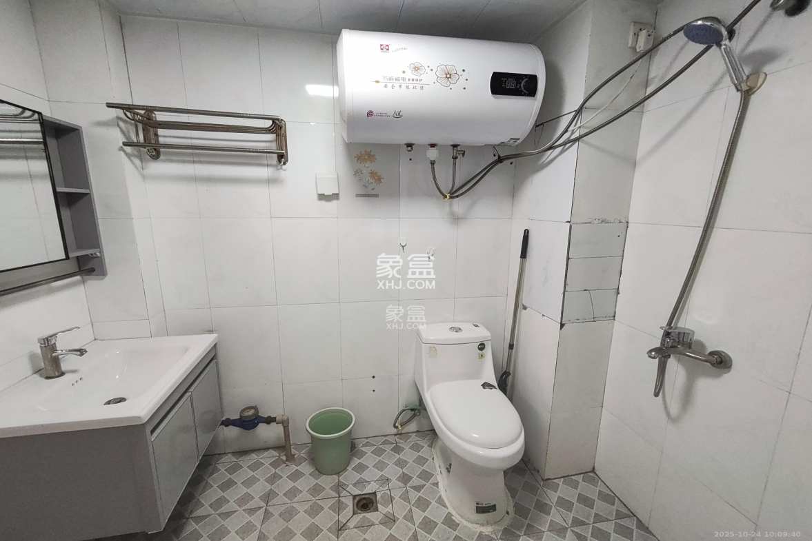 西罗亚大厦  1室1厅1卫    1700.0元/月 西罗亚大厦  1室1厅1卫    1700.0元/月室内图