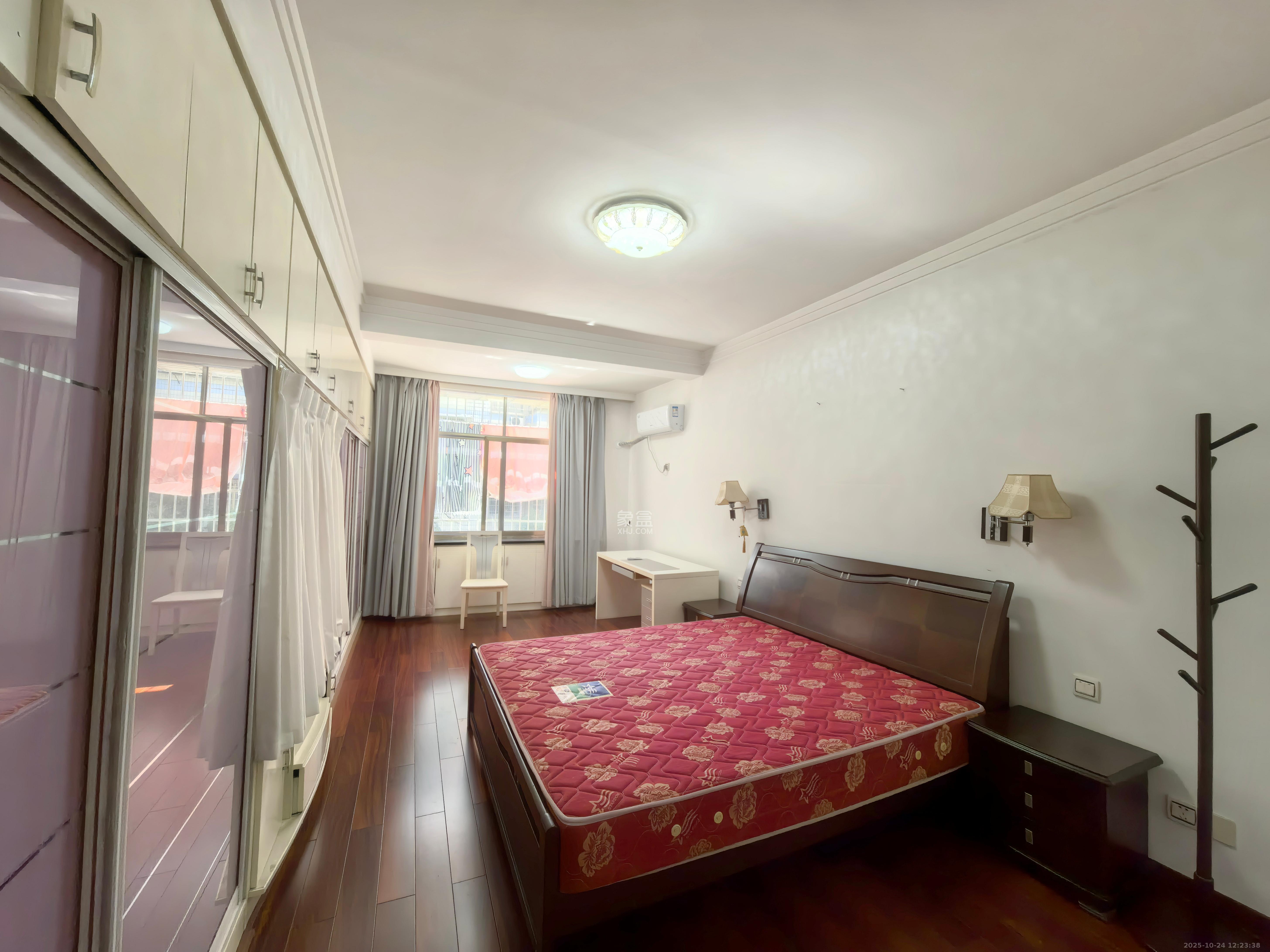 银苑山庄  4室2厅1卫    1800.0元/月室内图