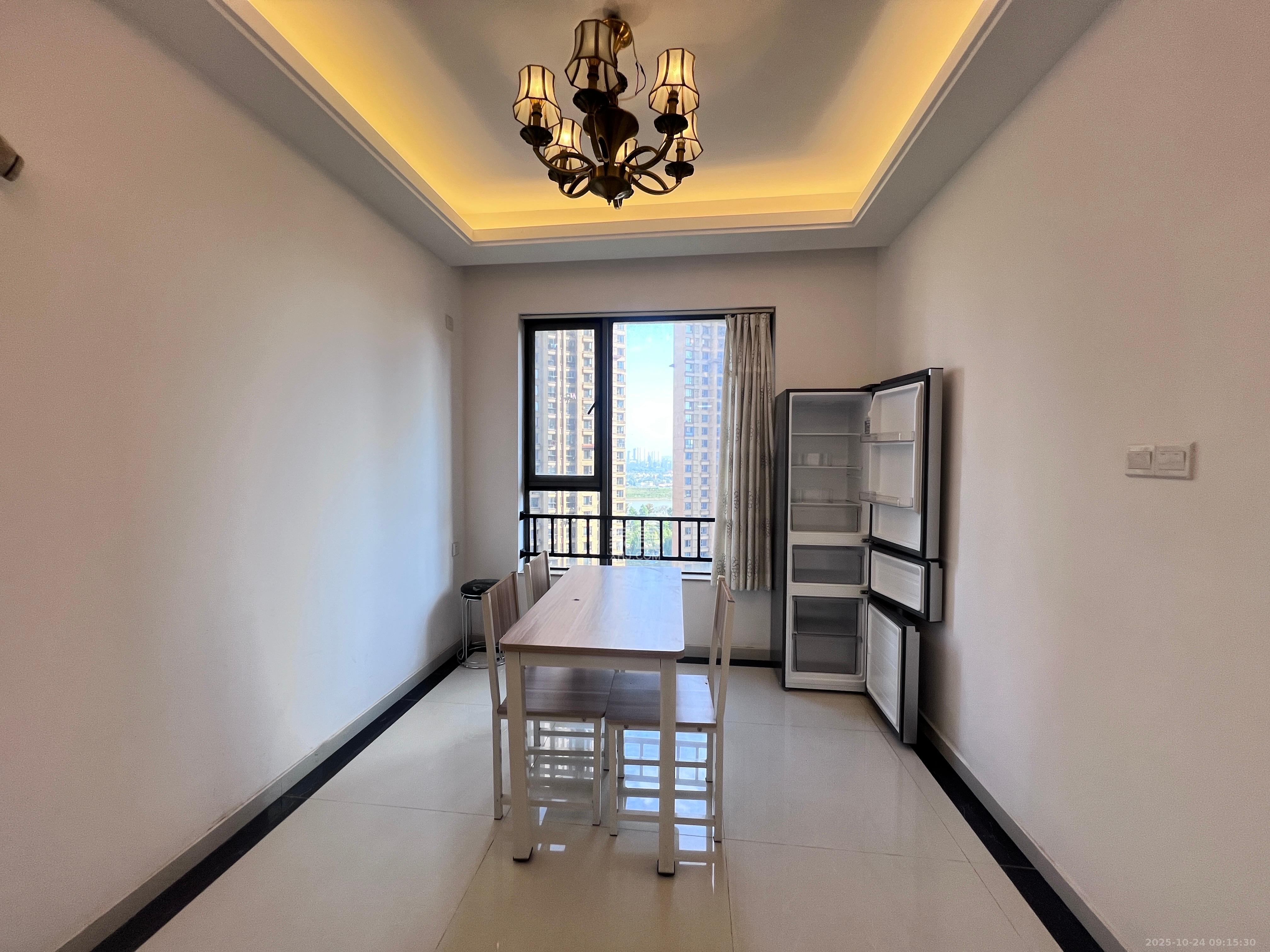 珠江郦城薰衣道 3室2厅1卫 2300.0元/月 珠江郦城薰衣道 3室2厅1卫 2300.0元/月室内图