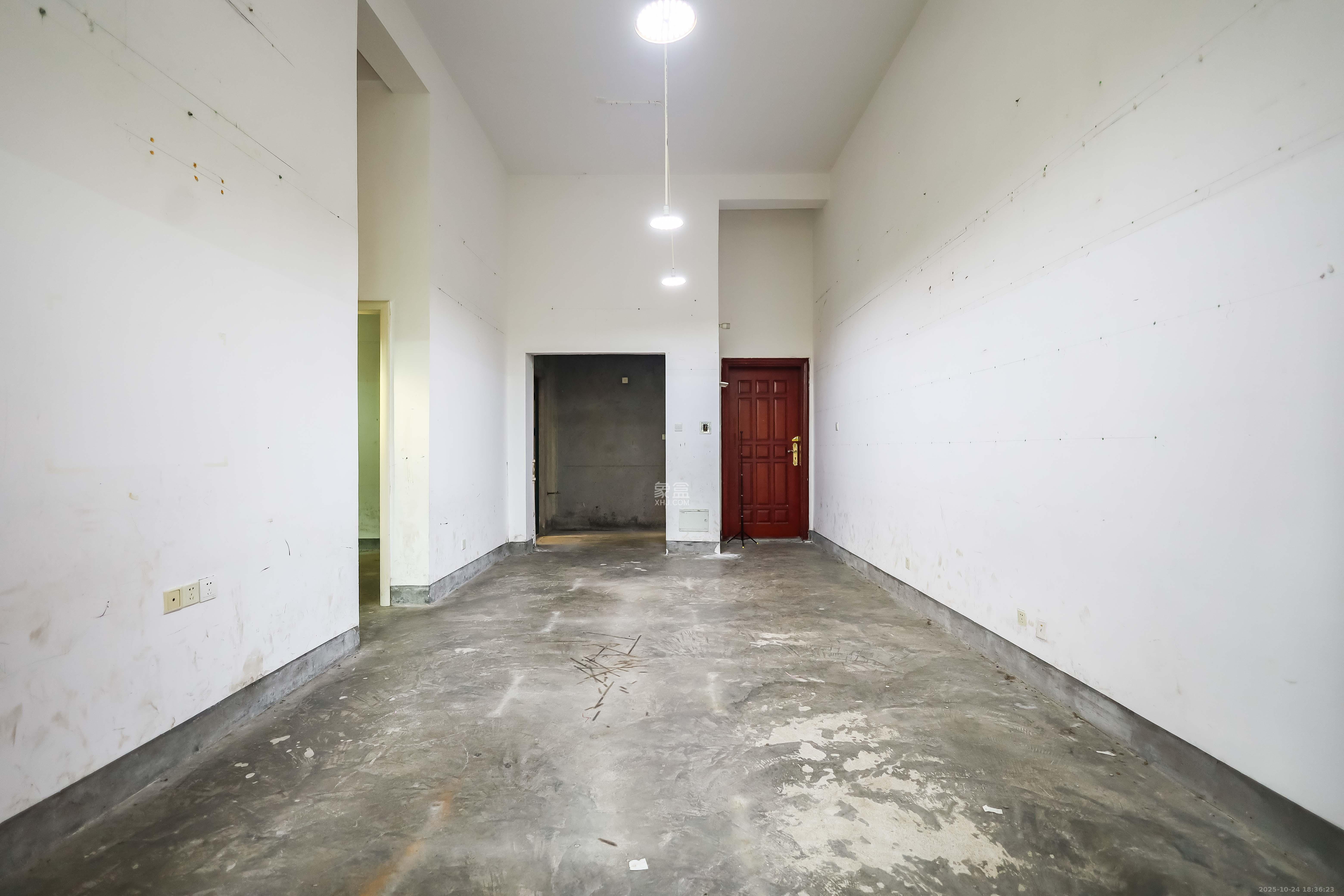 恒大华府 2室2厅1卫 140.0万 恒大华府 2室2厅1卫 140.0万客厅