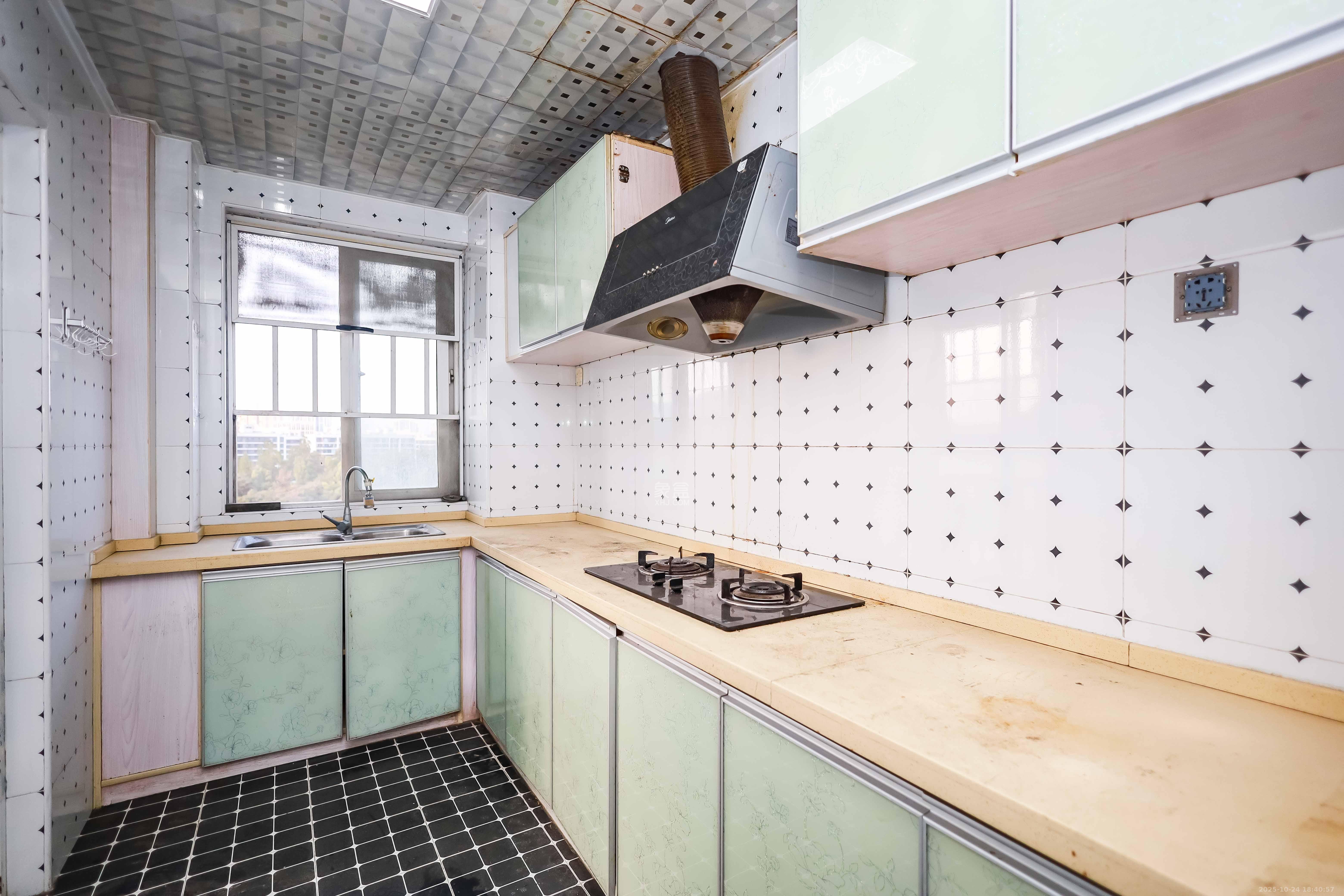 联美品格  3室2厅2卫    74.8万厨房