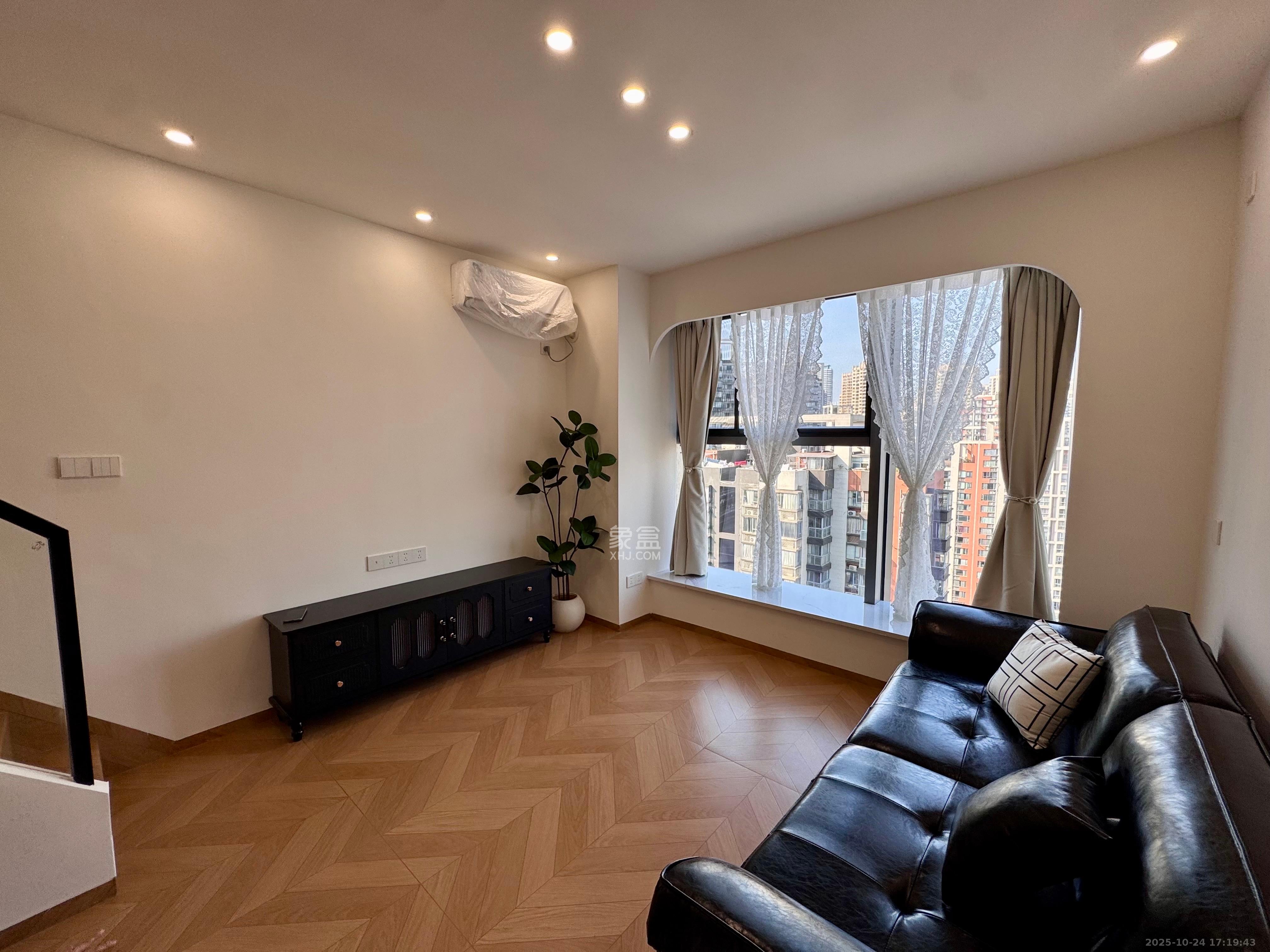 君悦新天地  2室1厅2卫    3200.0元/月