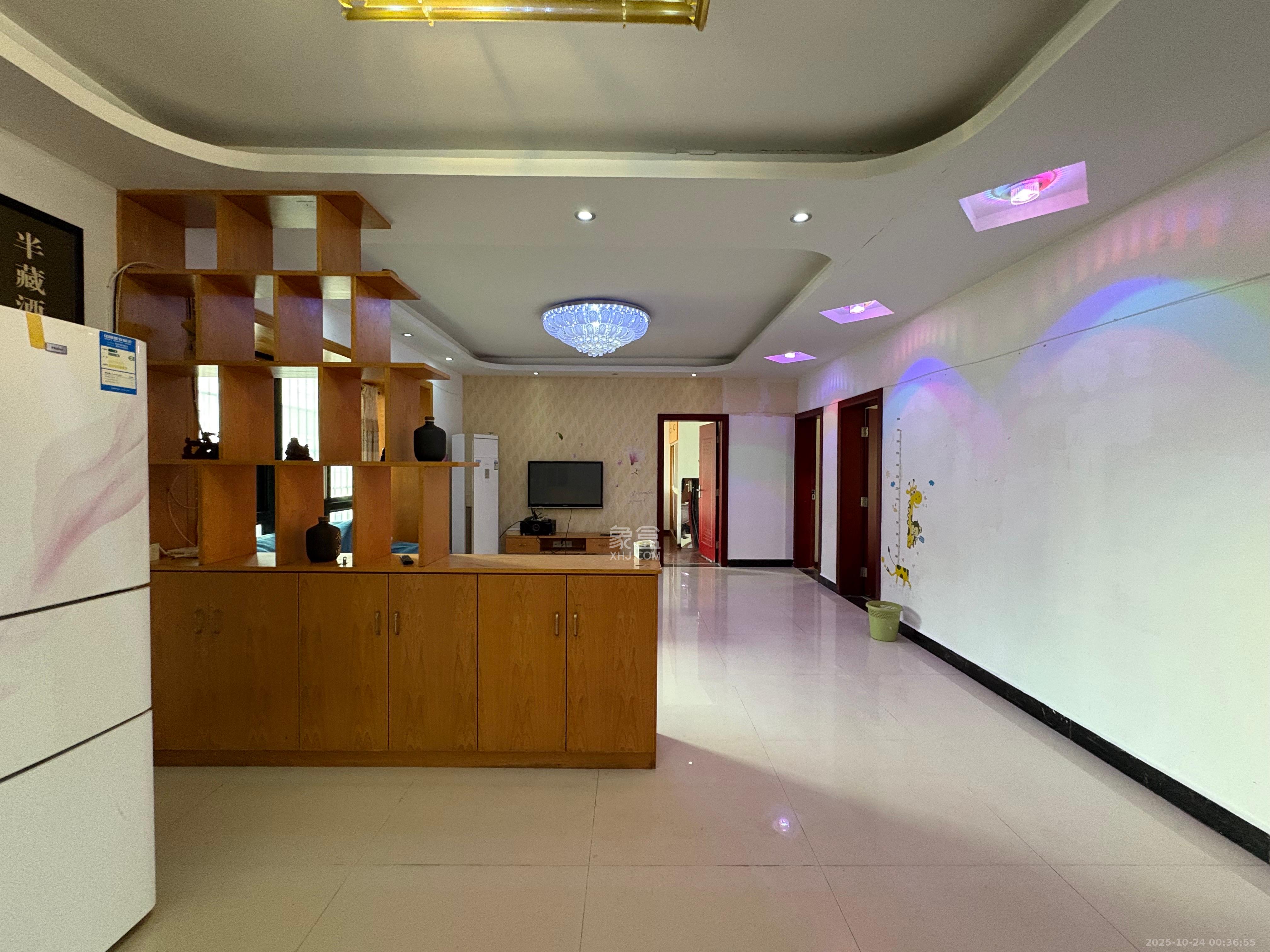 银盘鑫城 3室1厅2卫 1800.0元/月 银盘鑫城 3室1厅2卫 1800.0元/月室内图