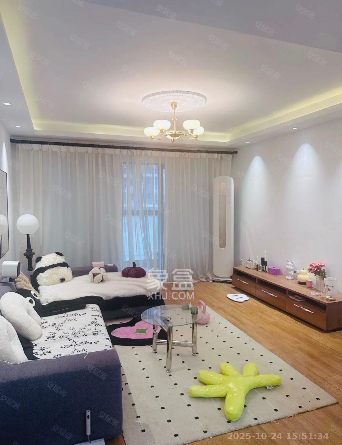 蓝山郡  2室2厅1卫    2400.0元/月