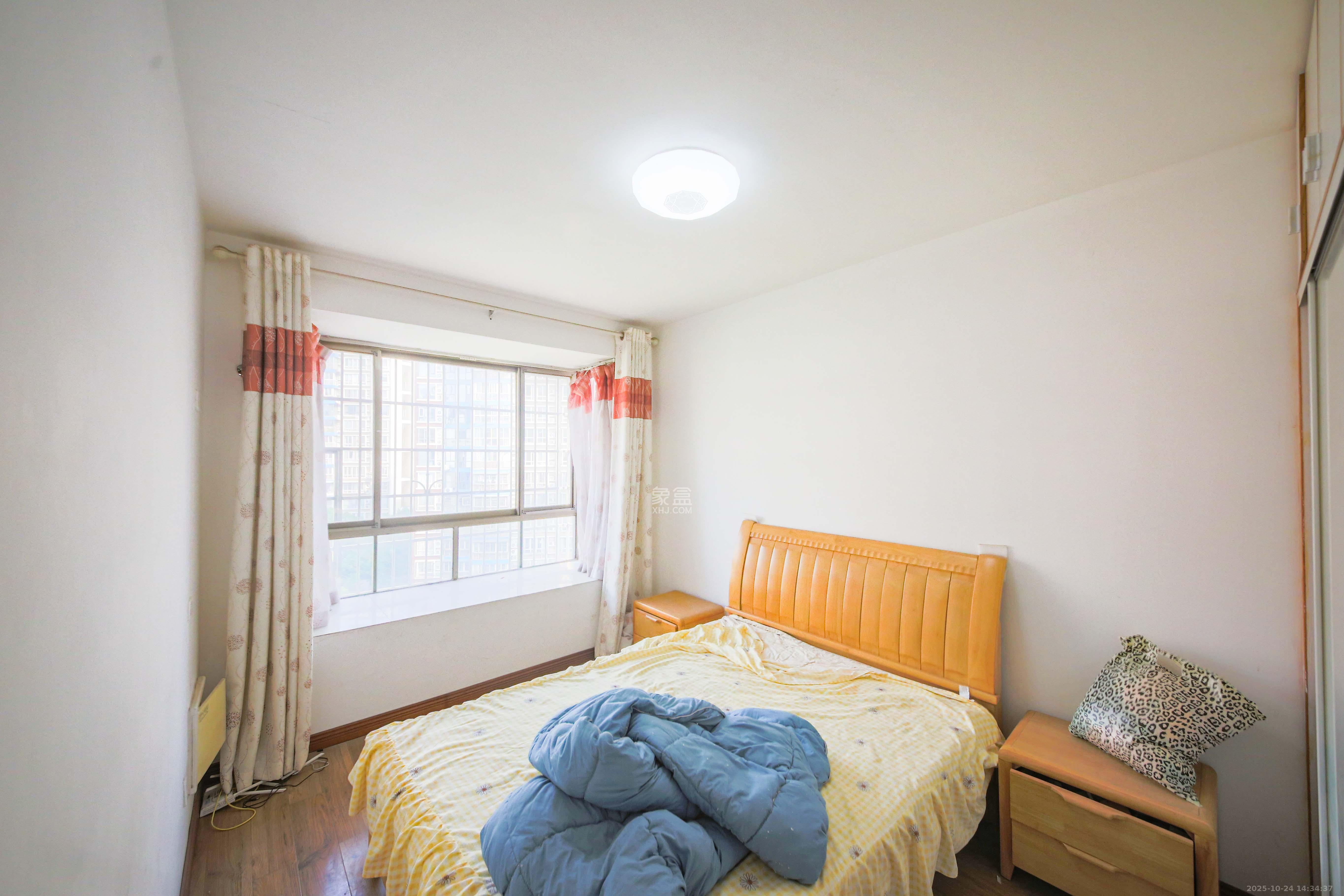 新悦家园  3室2厅2卫    74.0万卧室