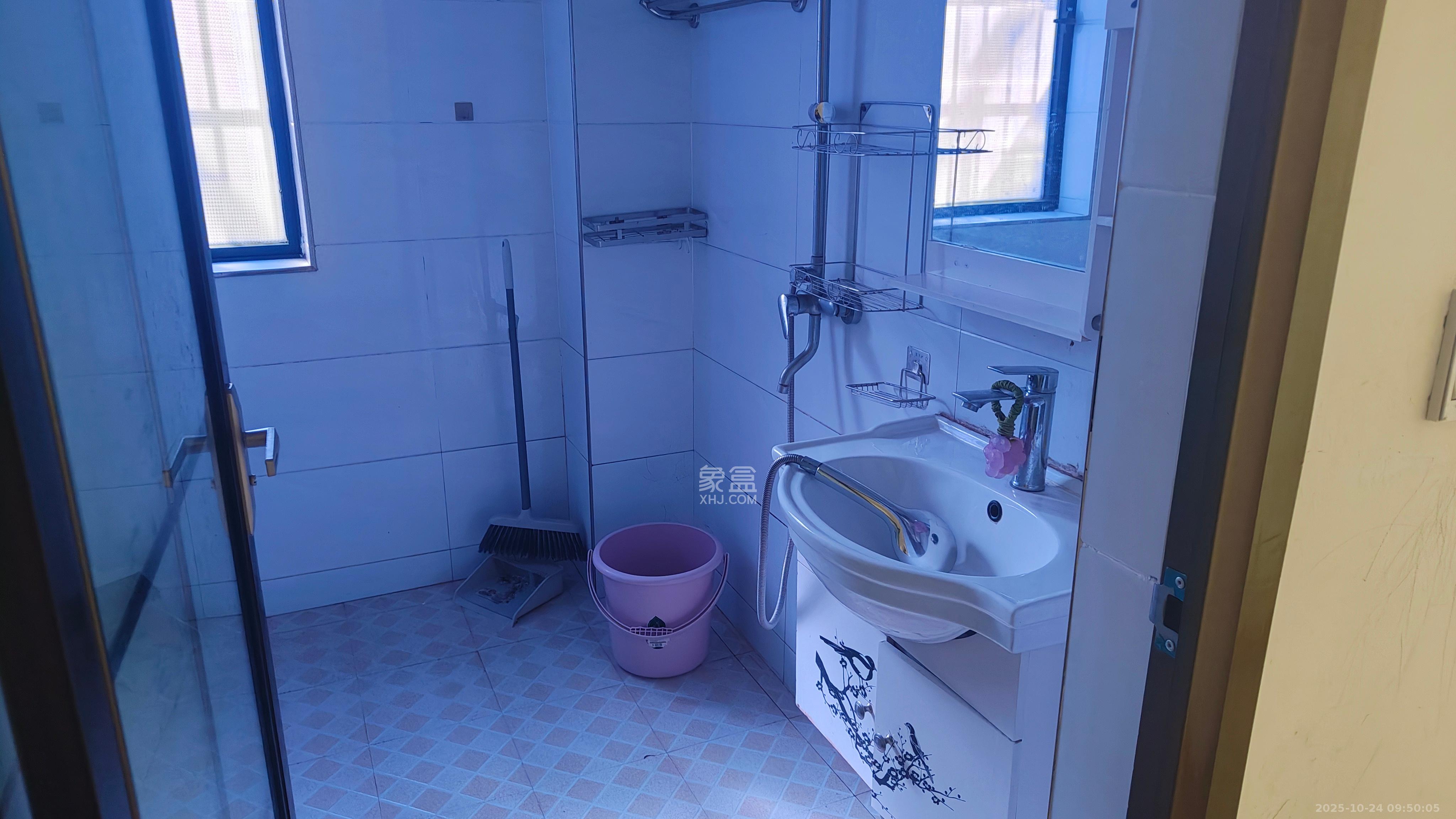 保利花园  2室2厅1卫    2200.0元/月 保利花园  2室2厅1卫    2200.0元/月室内图