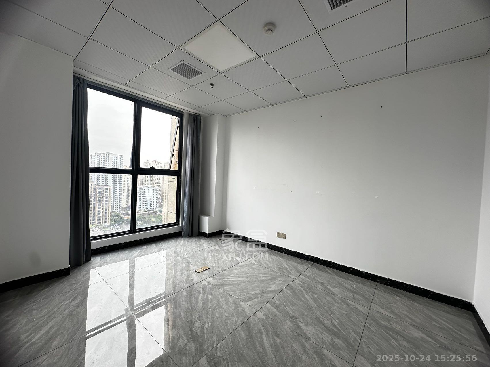 洋湖创富中心   175.0㎡      7000.0元/月室内图