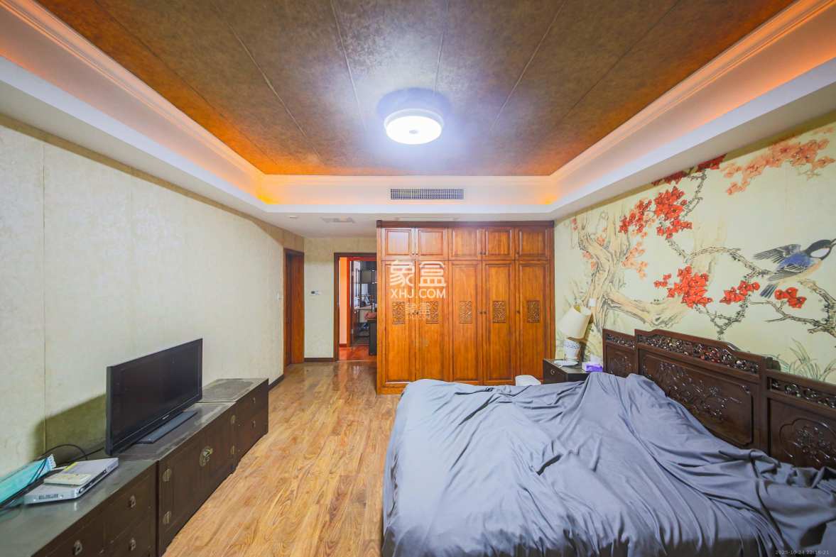 奥林匹克花园  4室2厅3卫    200.0万 奥林匹克花园  4室2厅3卫    200.0万卧室