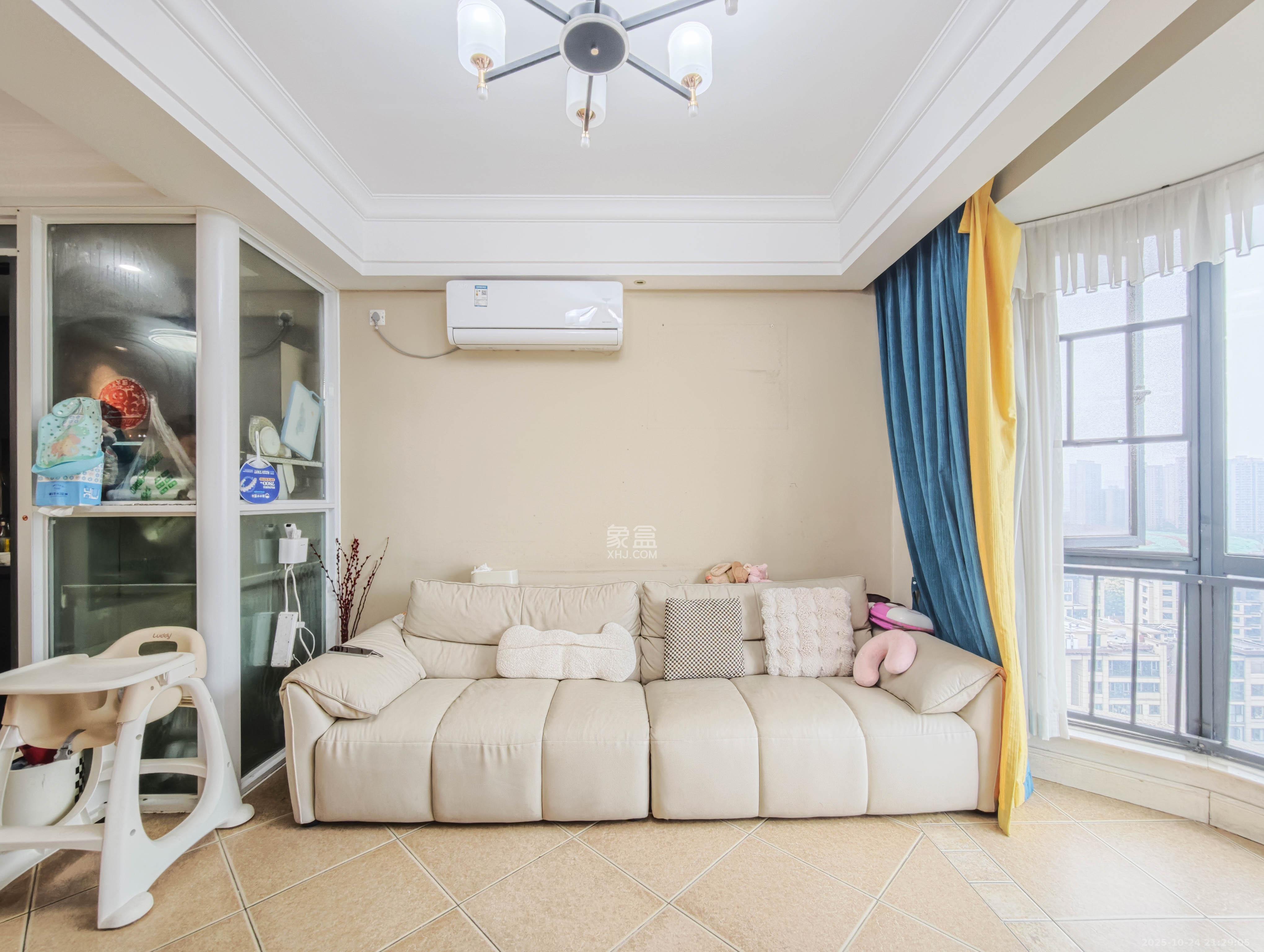 保利城(中航城国际社区、郡原美村) 1室1厅1卫 52.0万 保利城(中航城国际社区、郡原美村) 1室1厅1卫 52.0万客厅