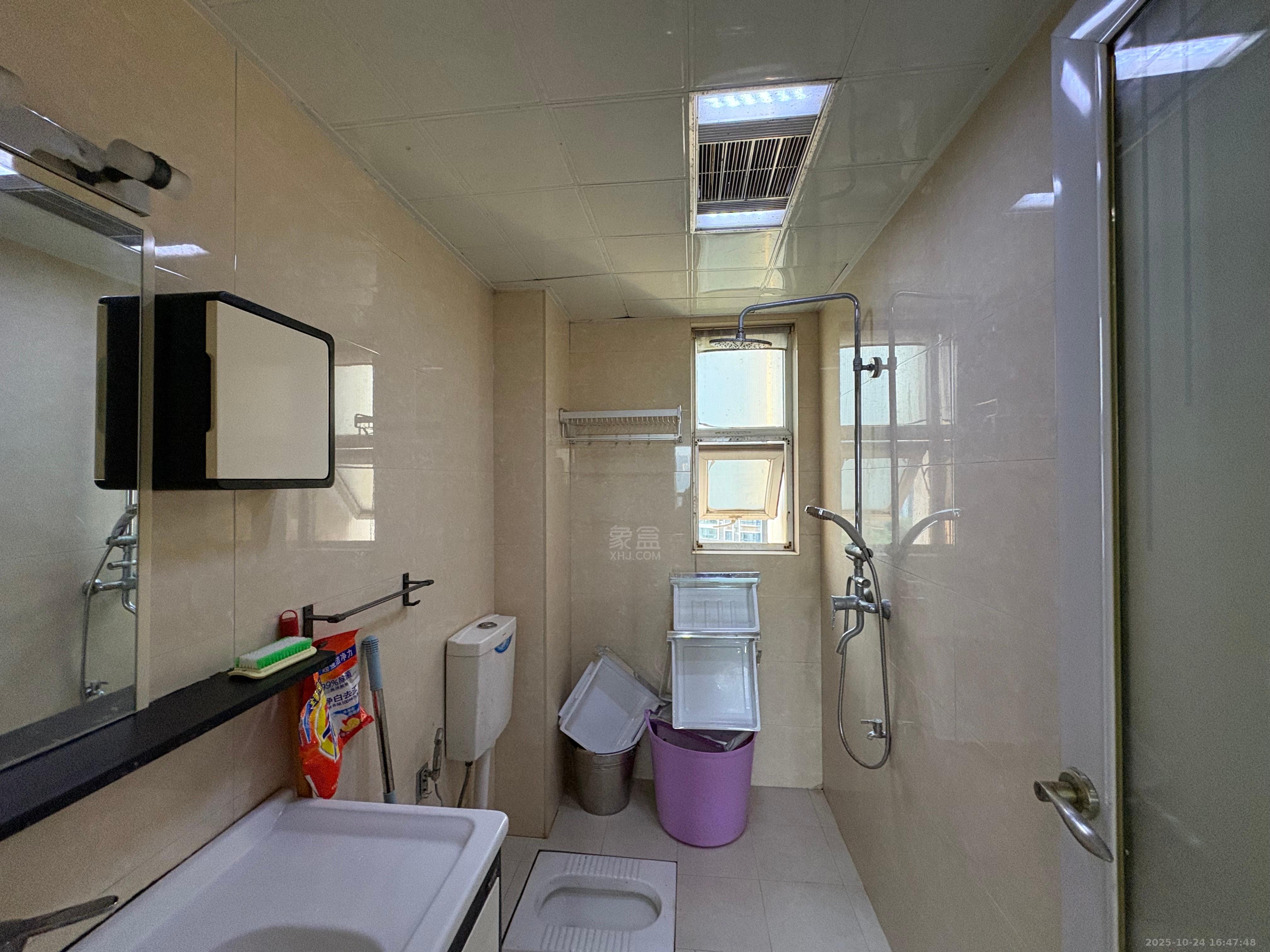 美的城二期  3室2厅2卫    2000.0元/月室内图