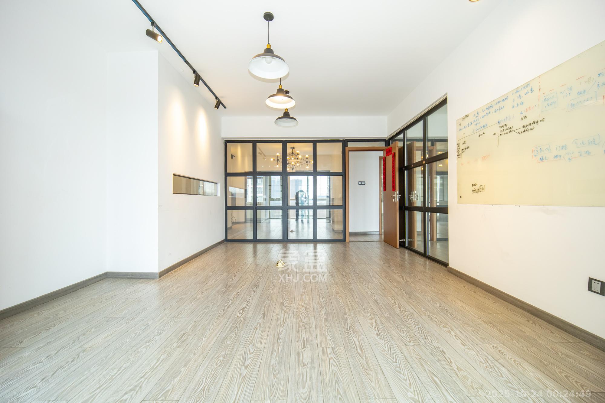 归心苑  4室2厅2卫    158.0万