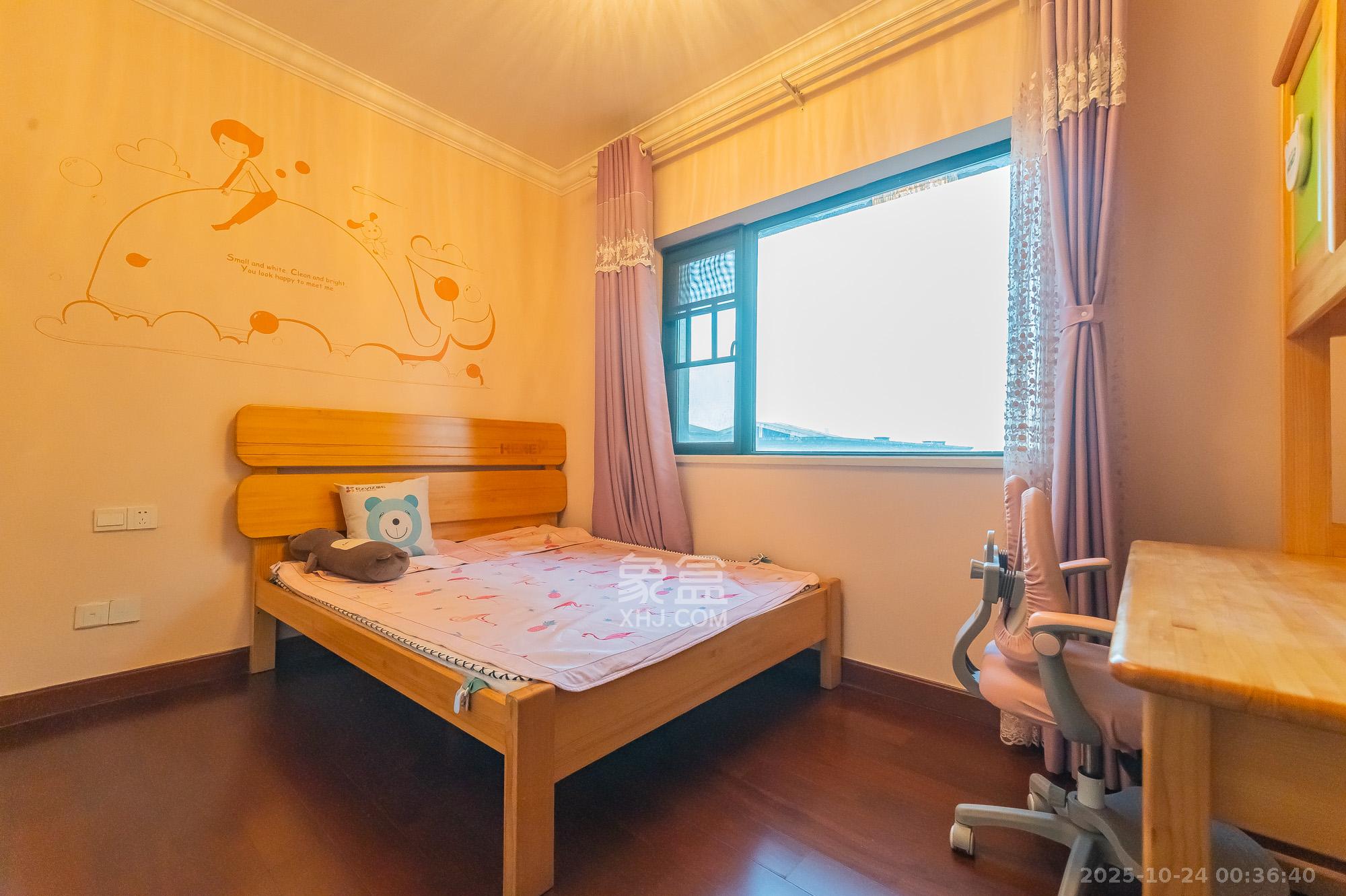 恒大翡翠华庭  4室2厅2卫    125.0万卧室