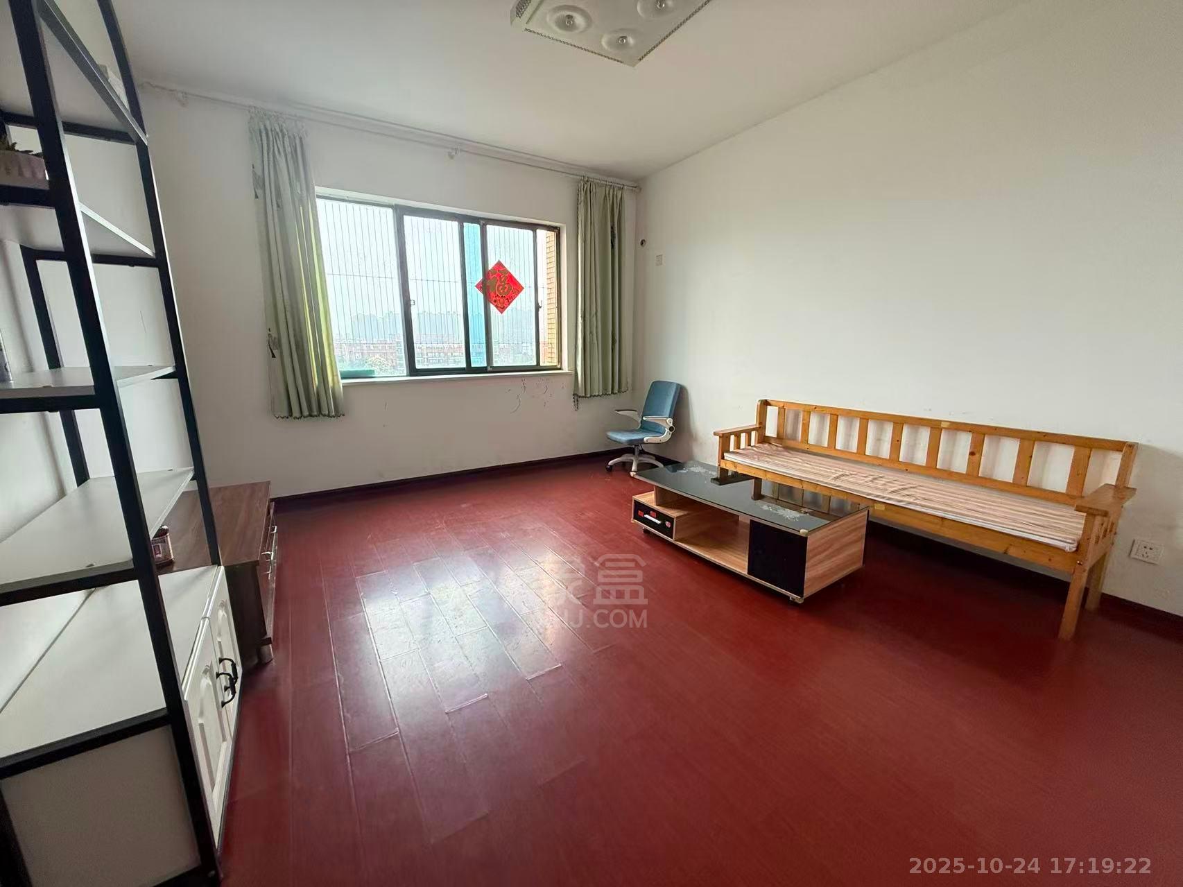 龙腾国际  1室1厅1卫    1100.0元/月室内图1