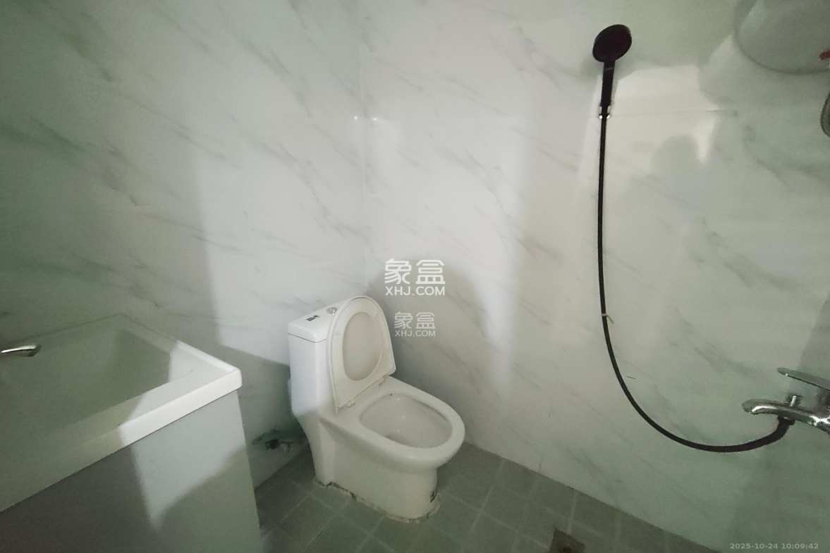 西罗亚大厦  1室1厅1卫    1700.0元/月 西罗亚大厦  1室1厅1卫    1700.0元/月室内图