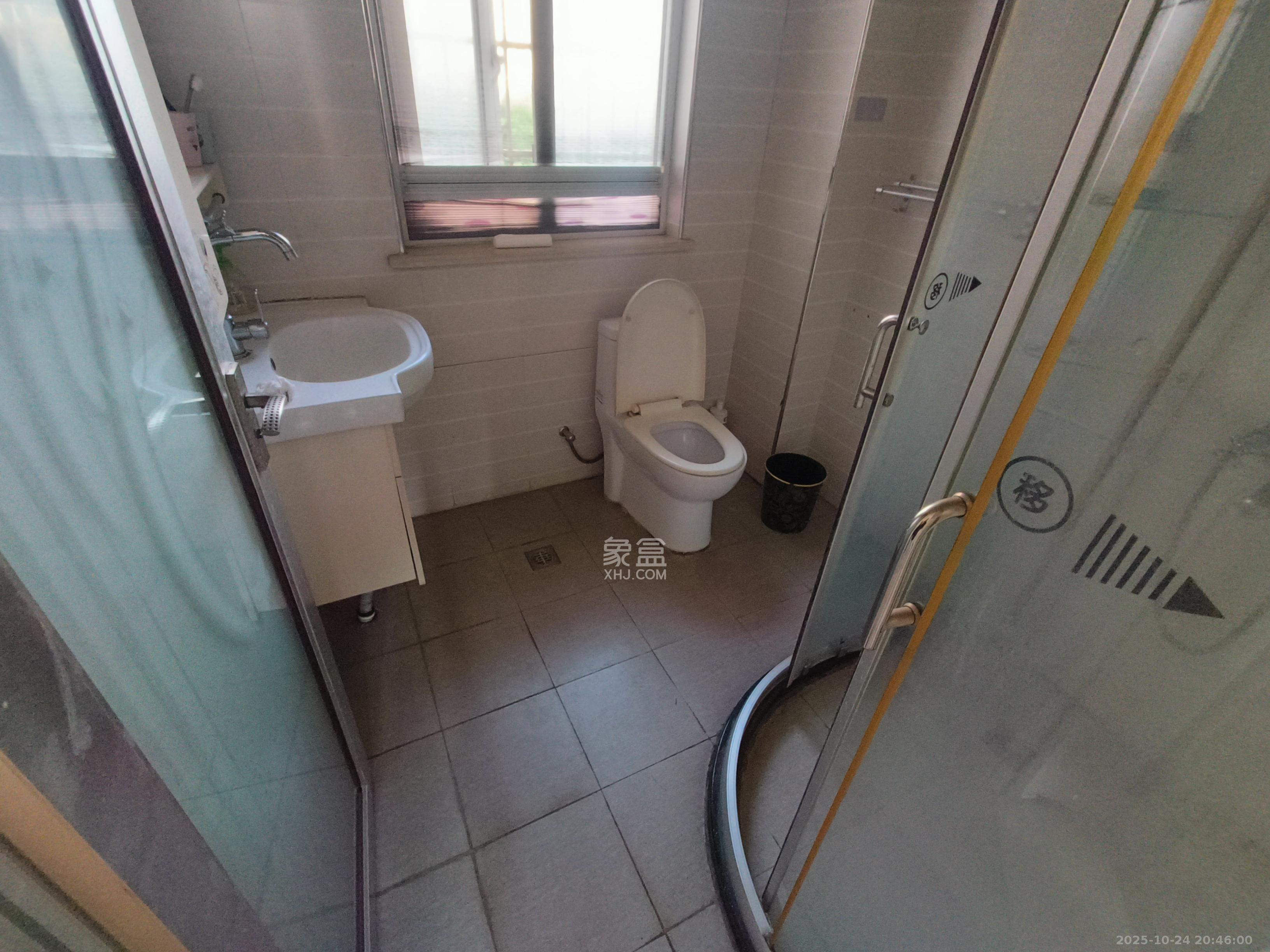 万国城(当代满庭春MOMA)一期  3室2厅2卫    2500.0元/月 万国城(当代满庭春MOMA)一期  3室2厅2卫    2500.0元/月室内图