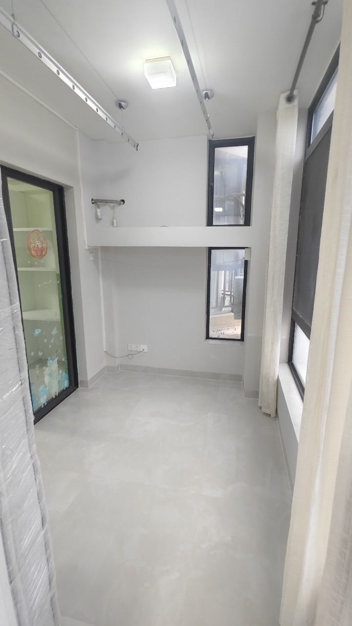 滨江帝景二期(三期) 3室2厅2卫 188.0万 滨江帝景二期(三期) 3室2厅2卫 188.0万客厅