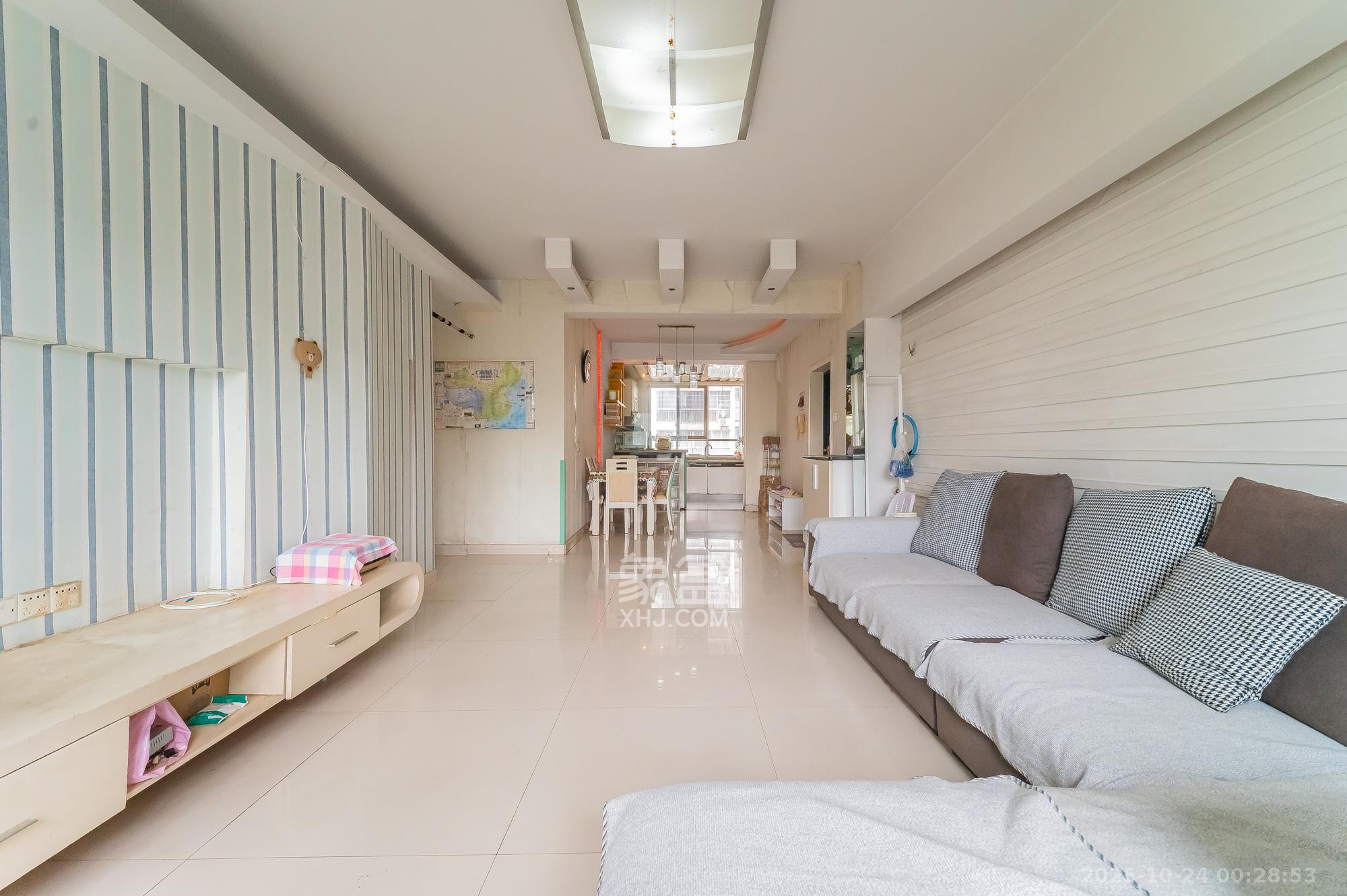 阳光丽景  3室2厅2卫    62.8万 阳光丽景  3室2厅2卫    62.8万客厅