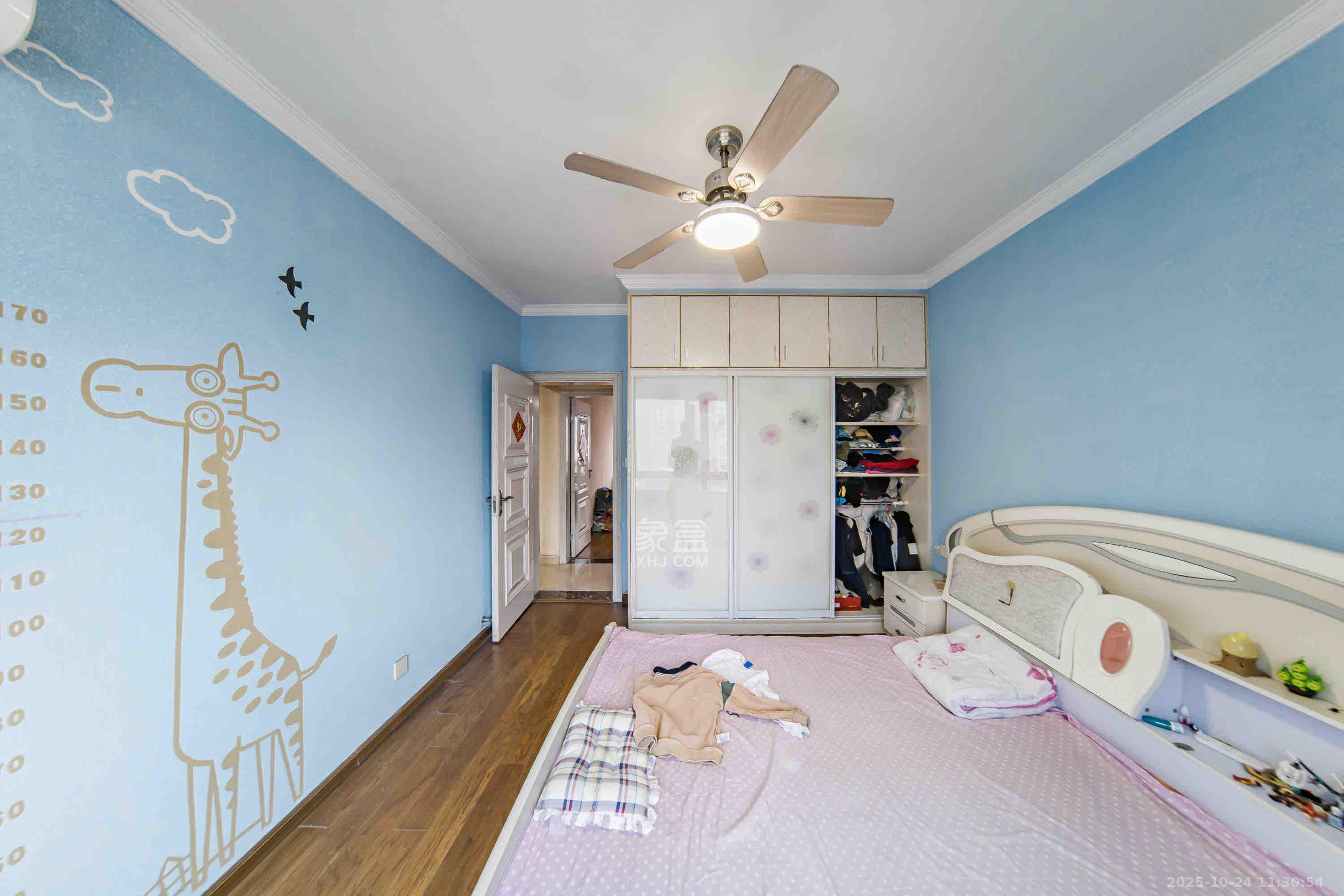 奥克斯广场  3室2厅1卫    3200.0元/月室内图