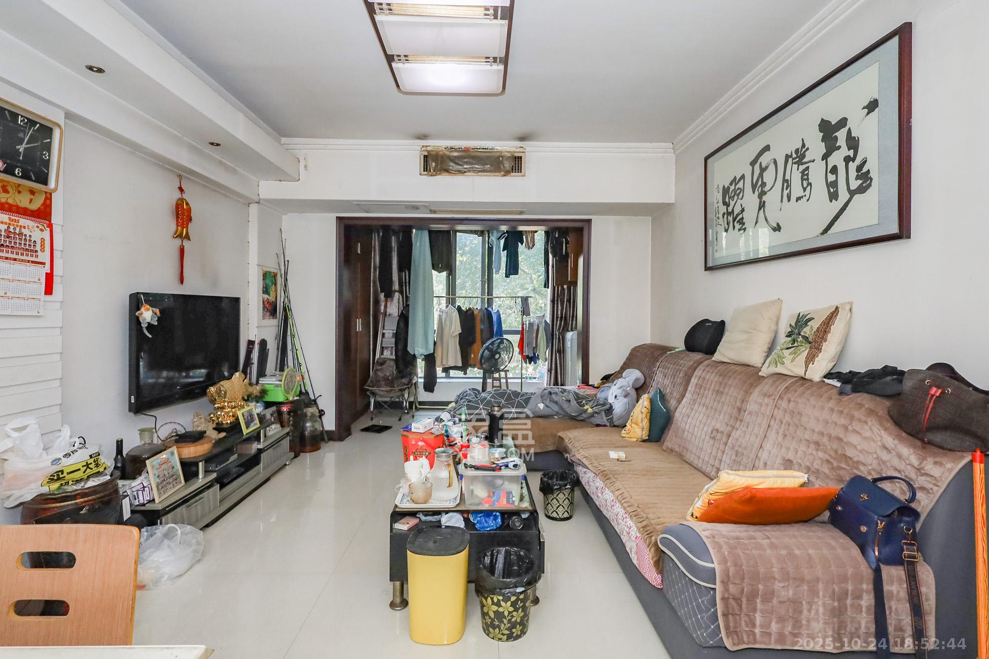 岳银欣苑 1室2厅1卫 68.0万 岳银欣苑 1室2厅1卫 68.0万客厅