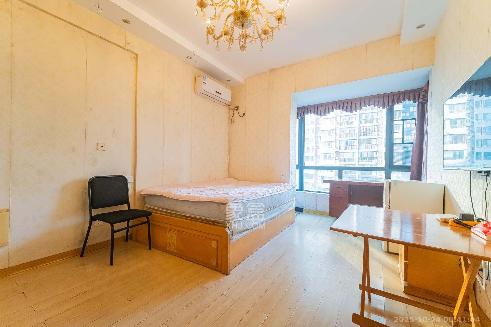 恒基凯旋门一二期 1室1厅1卫 20.0万 恒基凯旋门一二期 1室1厅1卫 20.0万客厅