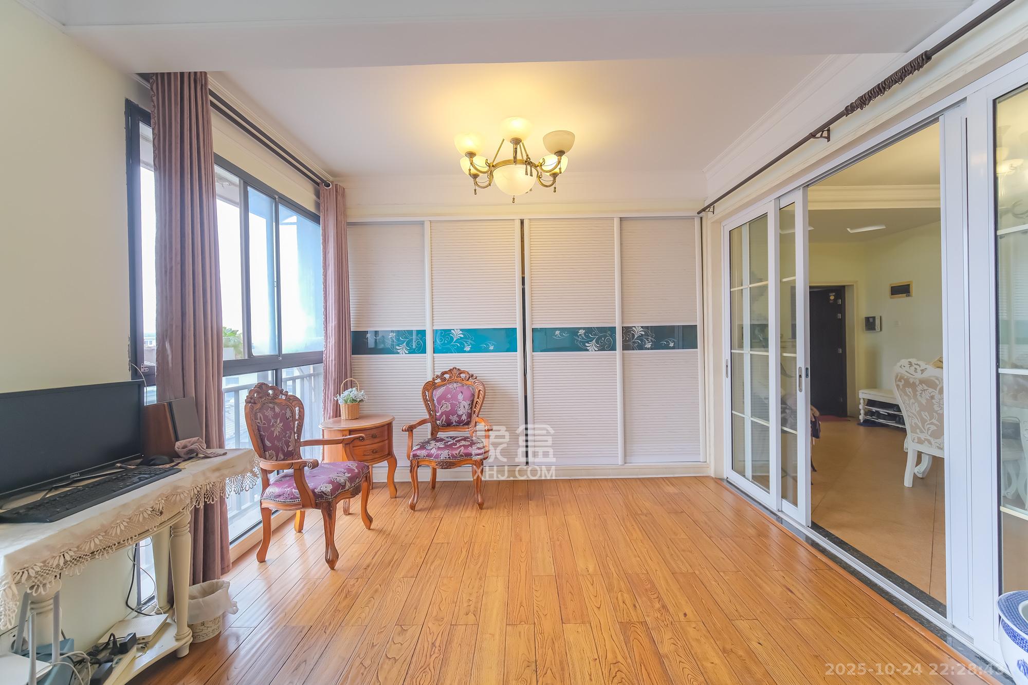 山水湾  4室2厅2卫    85.0万 山水湾  4室2厅2卫    85.0万卧室