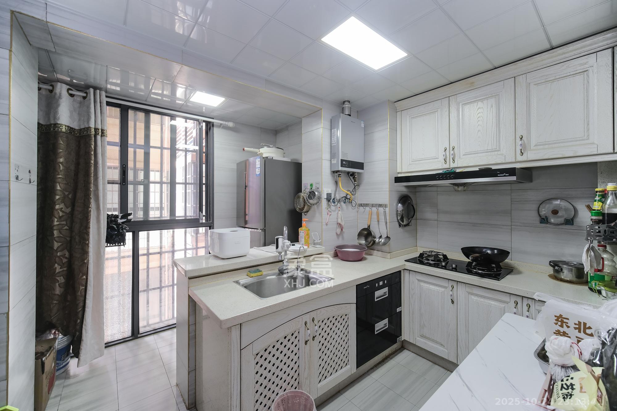 山水湾  3室2厅2卫    86.8万厨房