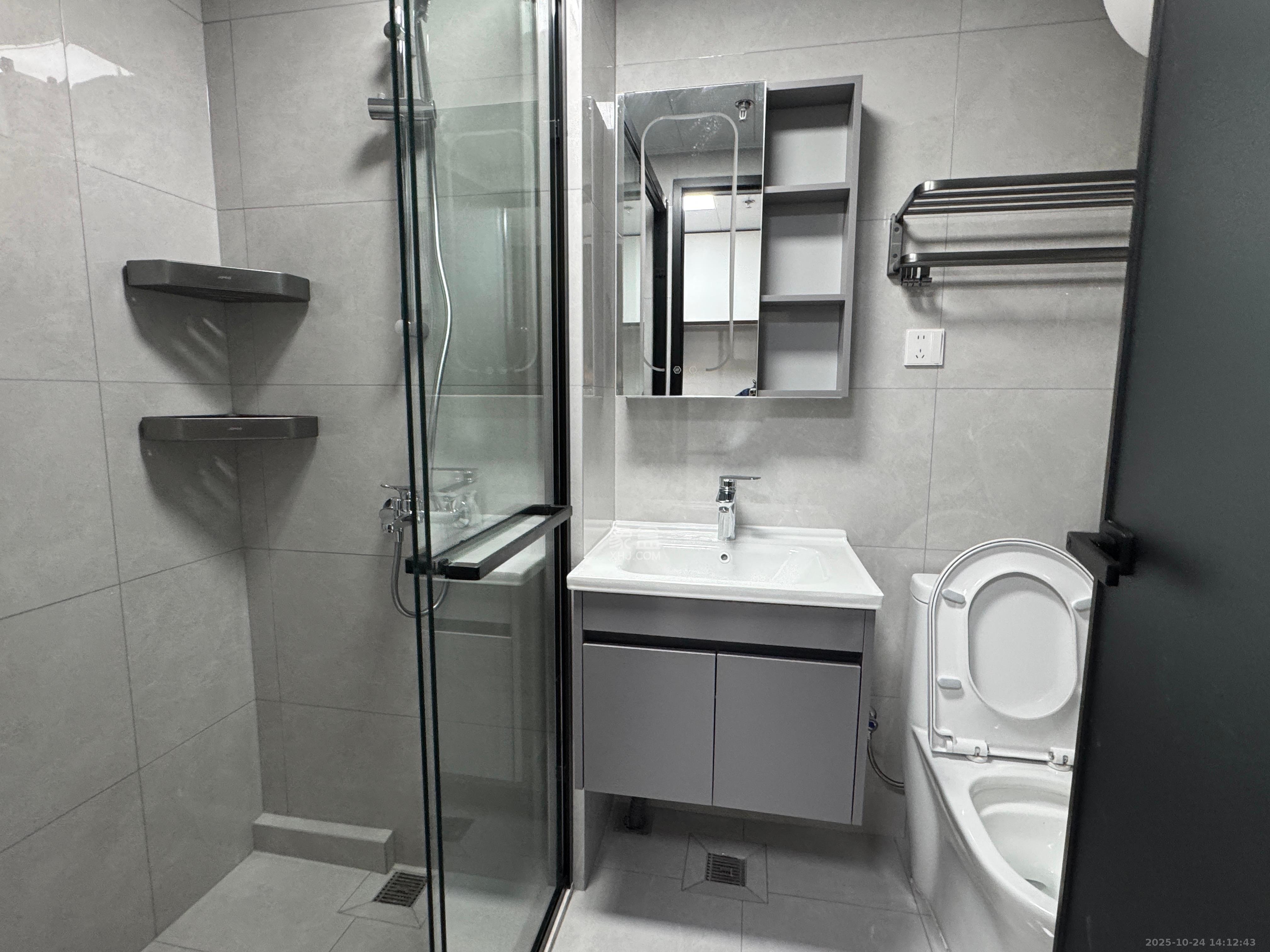 中海珑悦府 1室1厅1卫 1300.0元/月 中海珑悦府 1室1厅1卫 1300.0元/月室内图