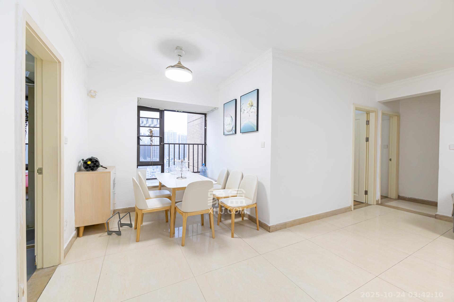 时代倾城一期  3室2厅2卫    82.0万客厅