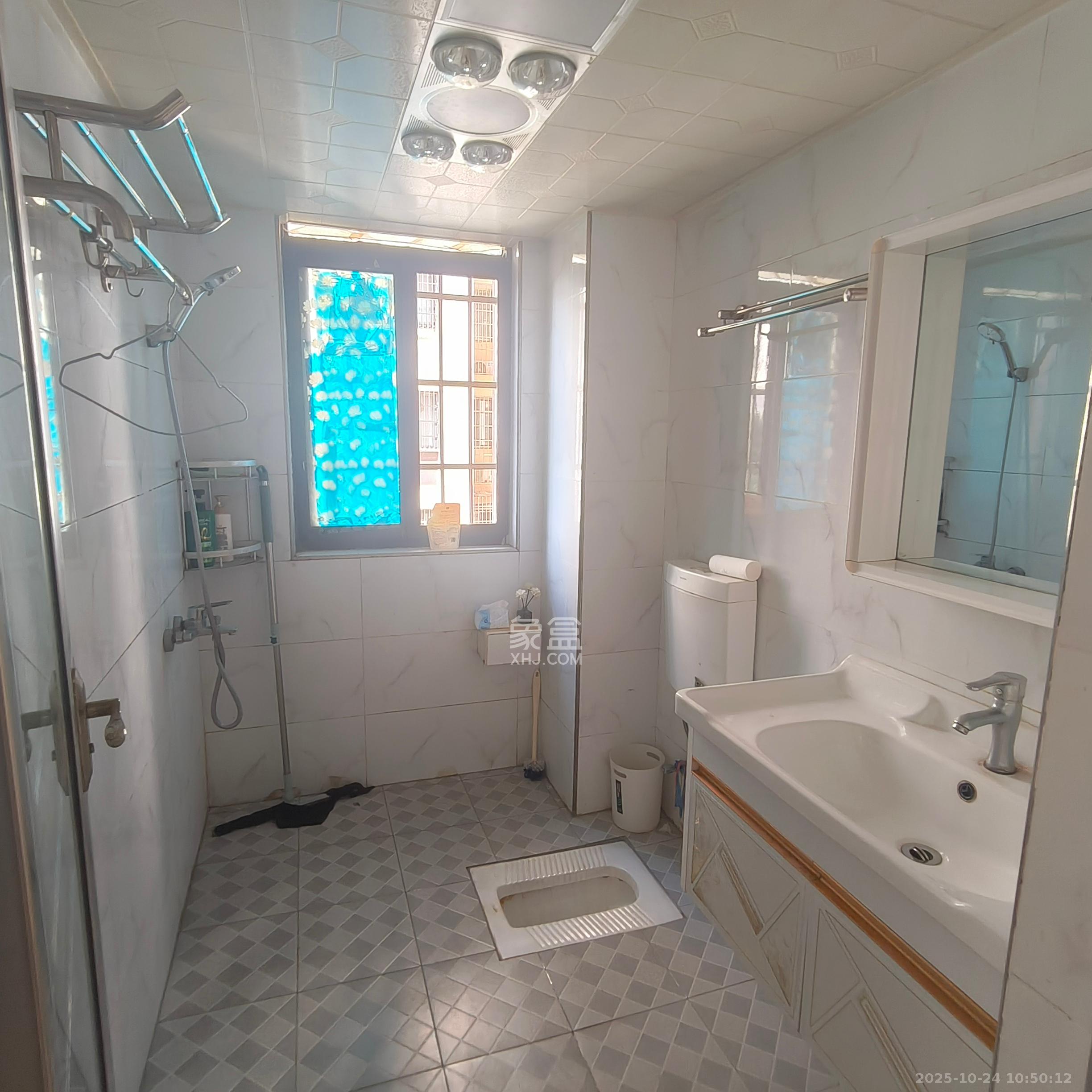 和康园小区  2室1厅1卫    1700.0元/月室内图