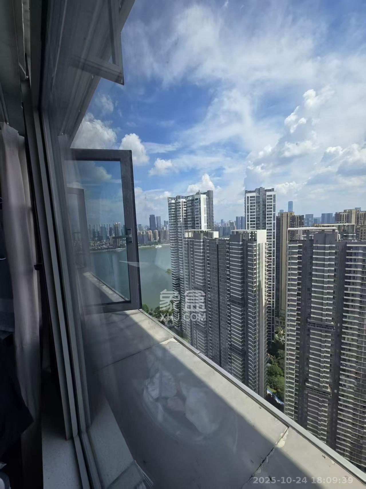 保利天禧EF区  2室2厅1卫    2100.0元/月室内图