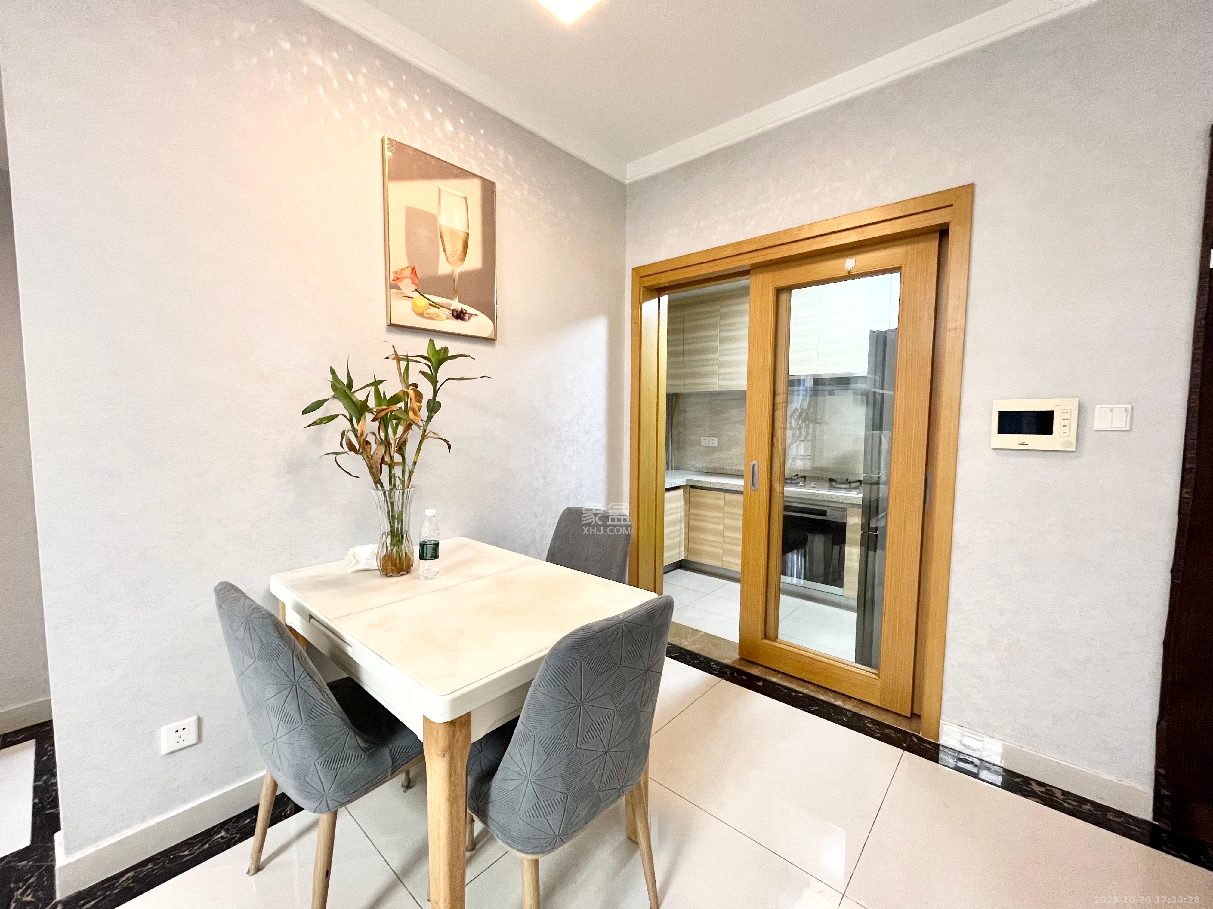 珠江郦城公园1号  2室2厅1卫    2600.0元/月室内图