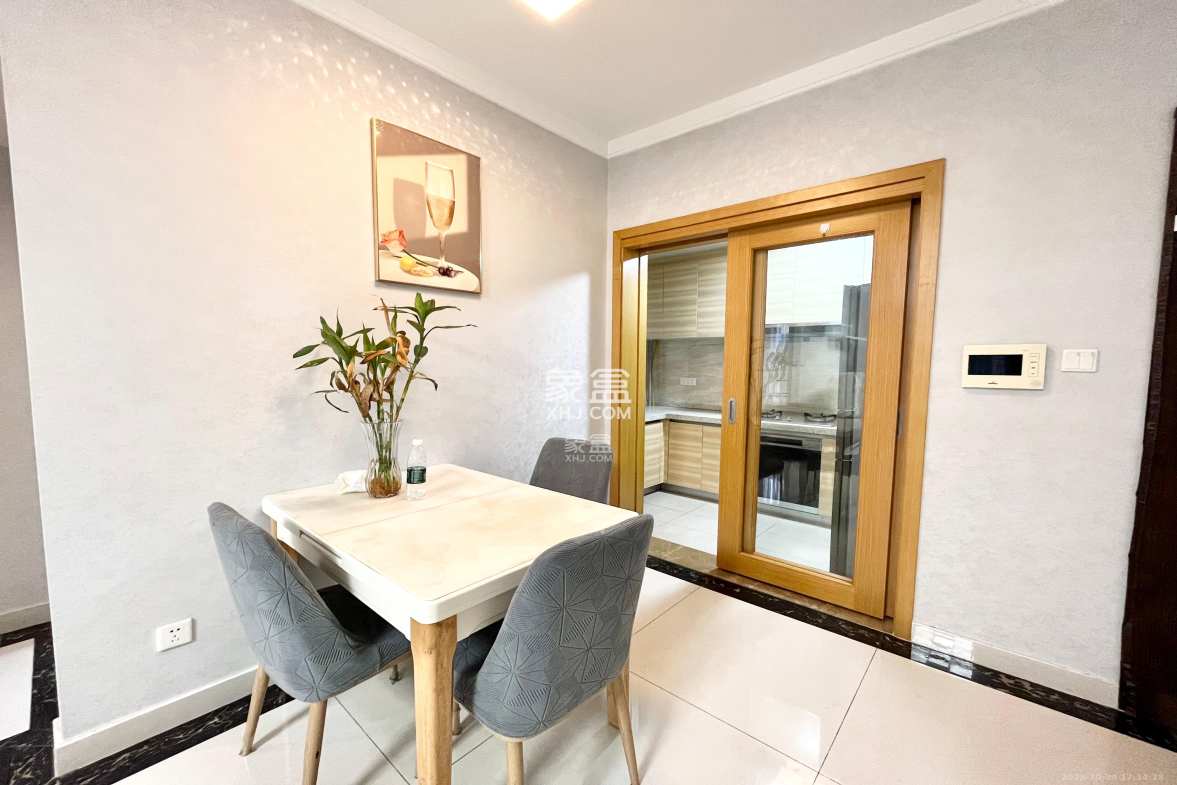 珠江郦城公园1号  2室2厅1卫    2600.0元/月 珠江郦城公园1号  2室2厅1卫    2600.0元/月室内图