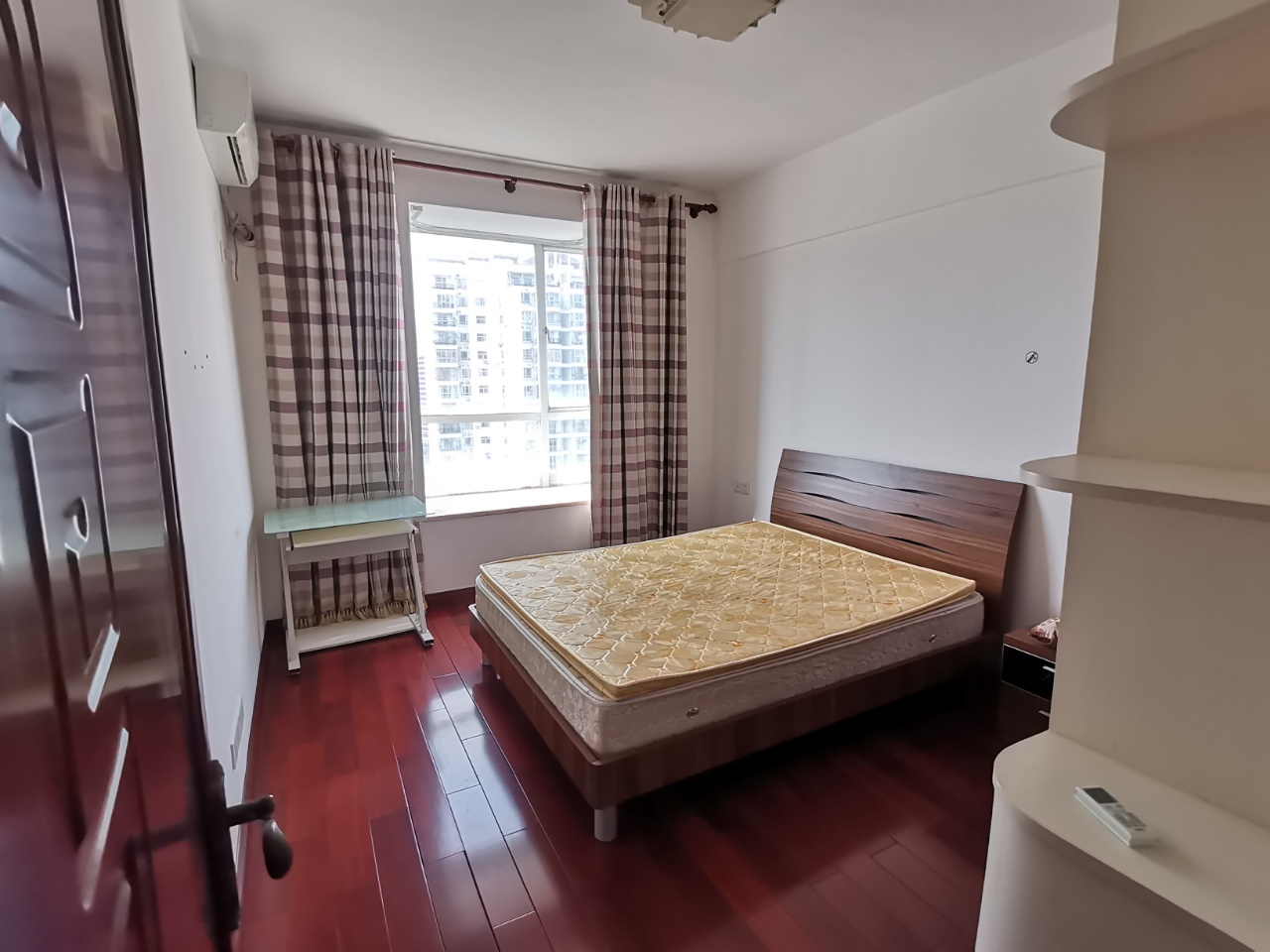 龙泉家园  3室2厅2卫    148.0万室内图