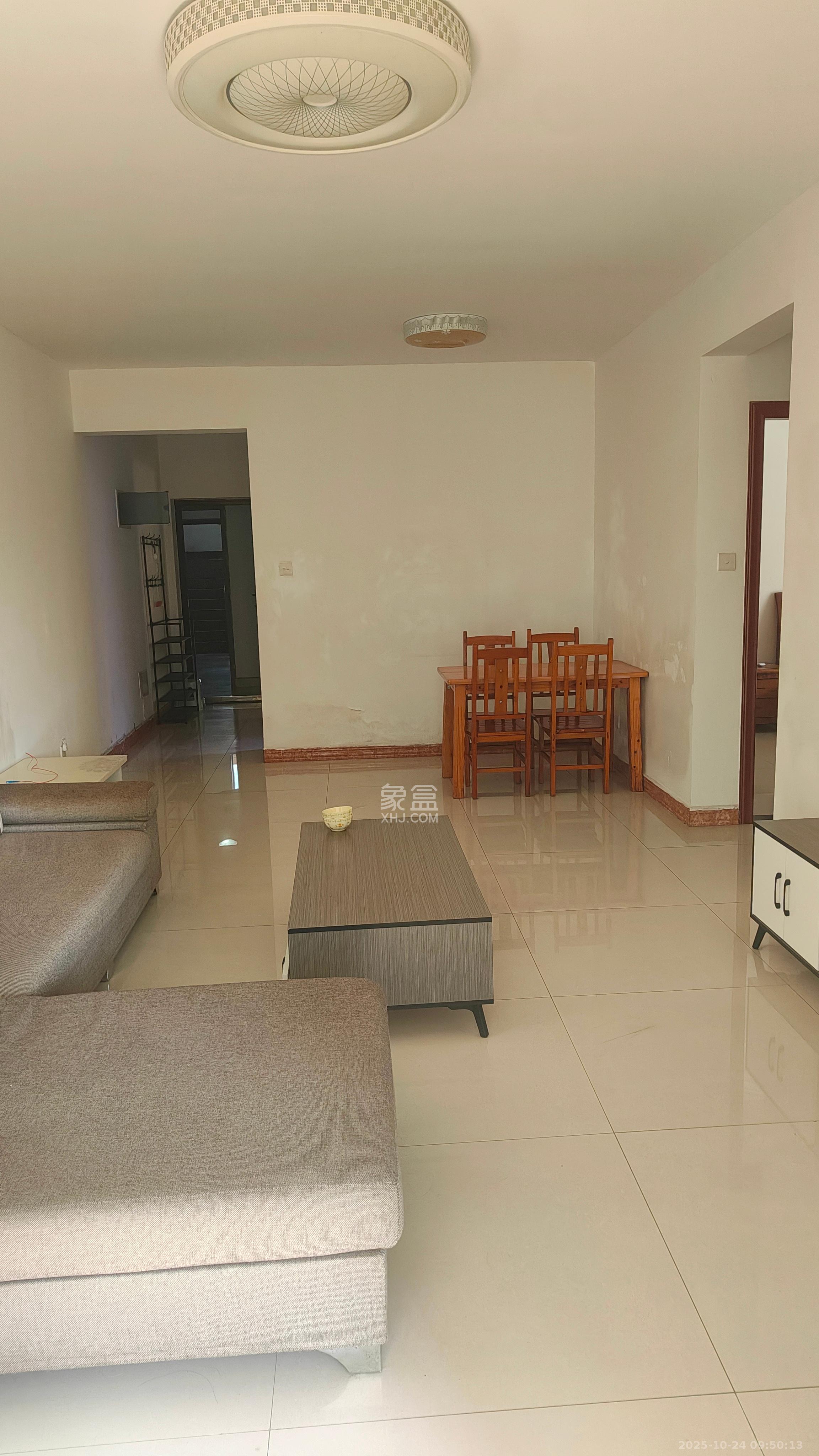 保利花园  2室2厅1卫    2200.0元/月 保利花园  2室2厅1卫    2200.0元/月室内图