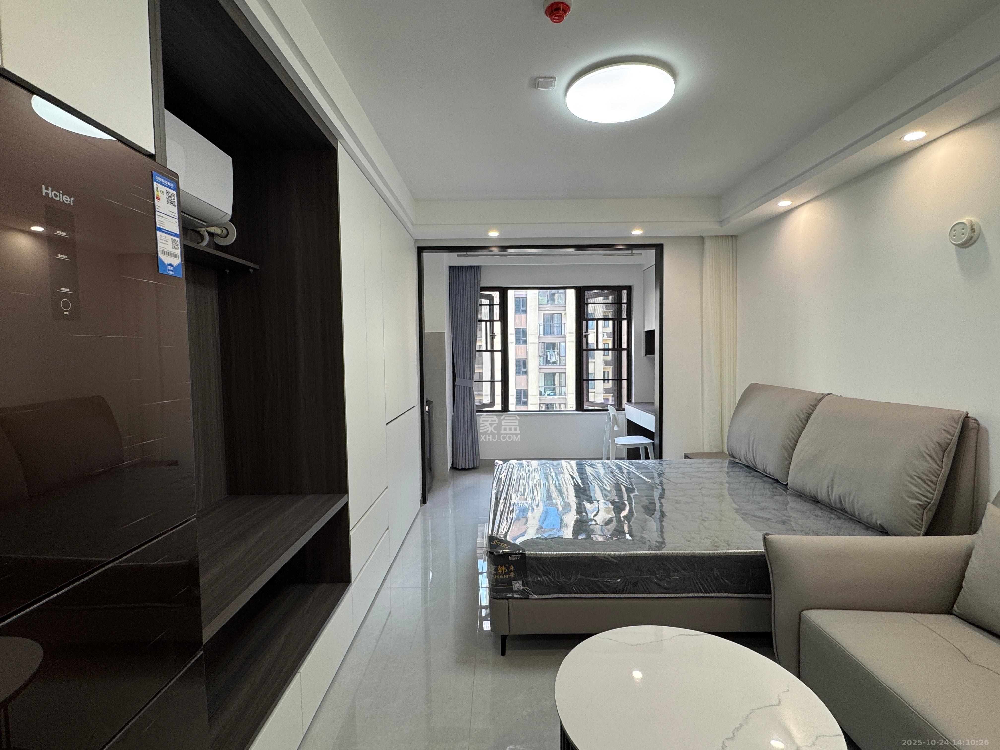 中海珑悦府  1室1厅1卫    1300.0元/月