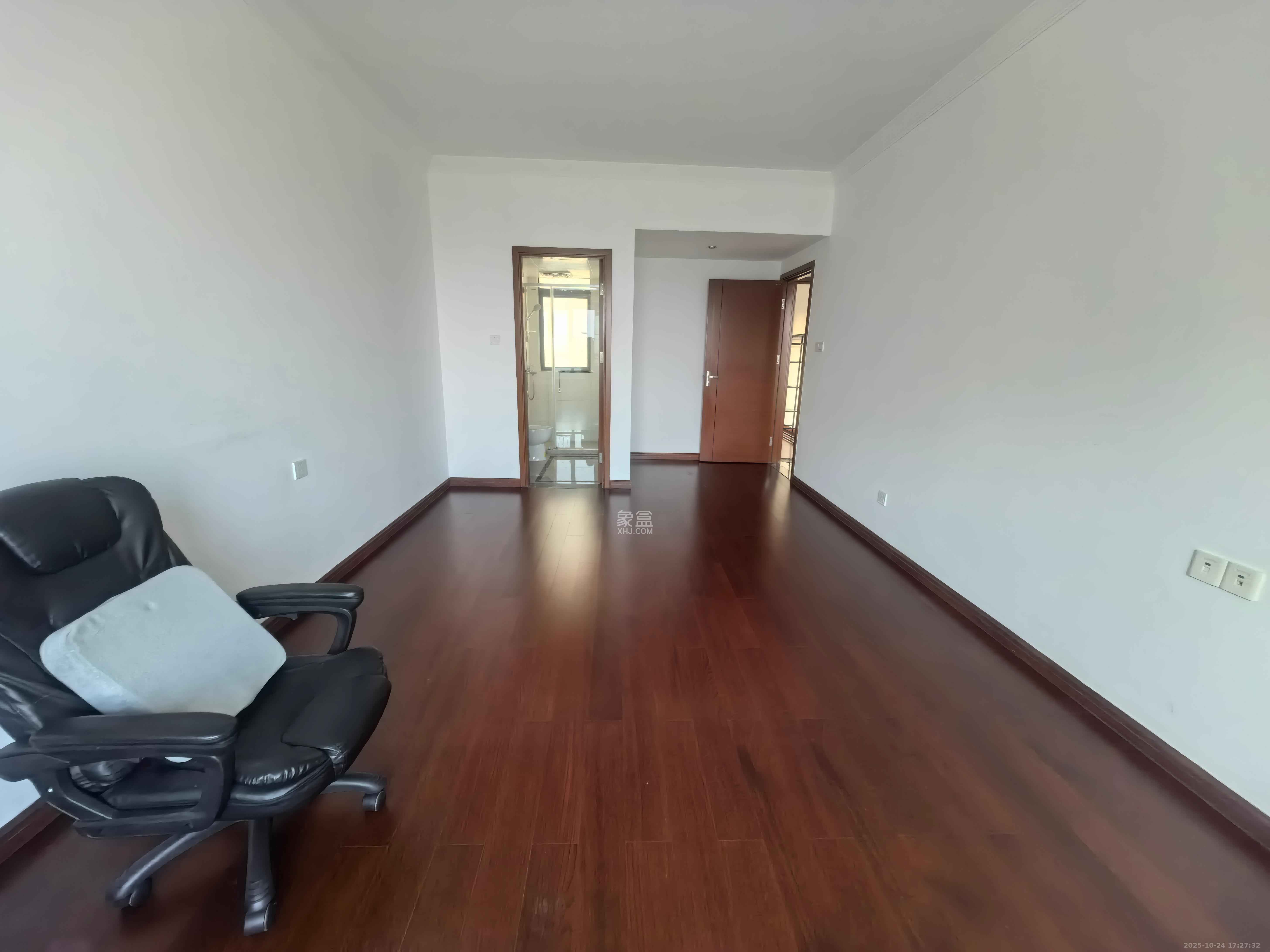 中海国际五期 3室2厅1卫 2000.0元/月 中海国际五期 3室2厅1卫 2000.0元/月室内图