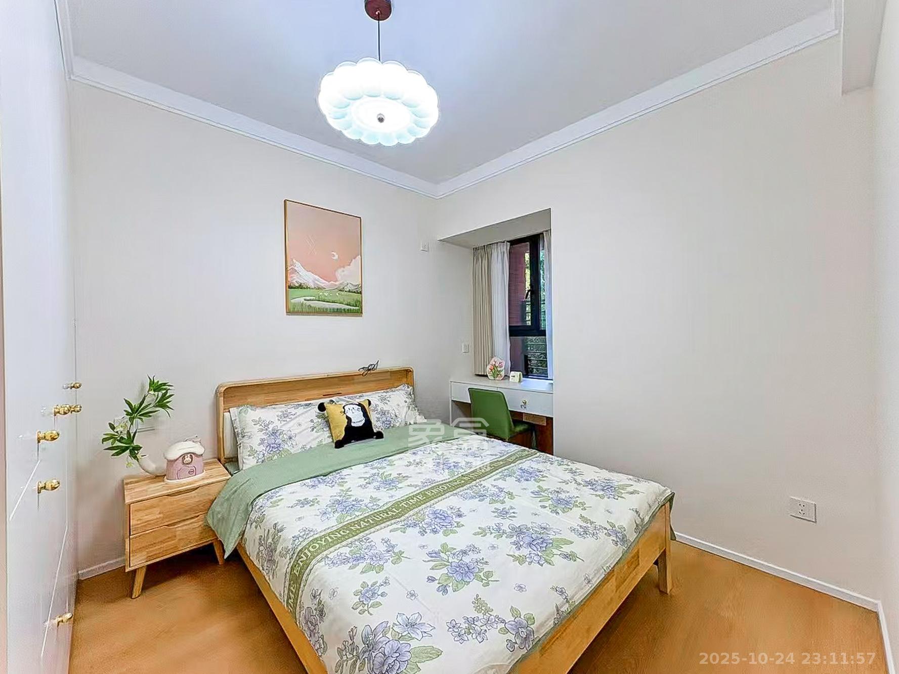 三一街区 3室2厅1卫 66.8万 三一街区 3室2厅1卫 66.8万卧室