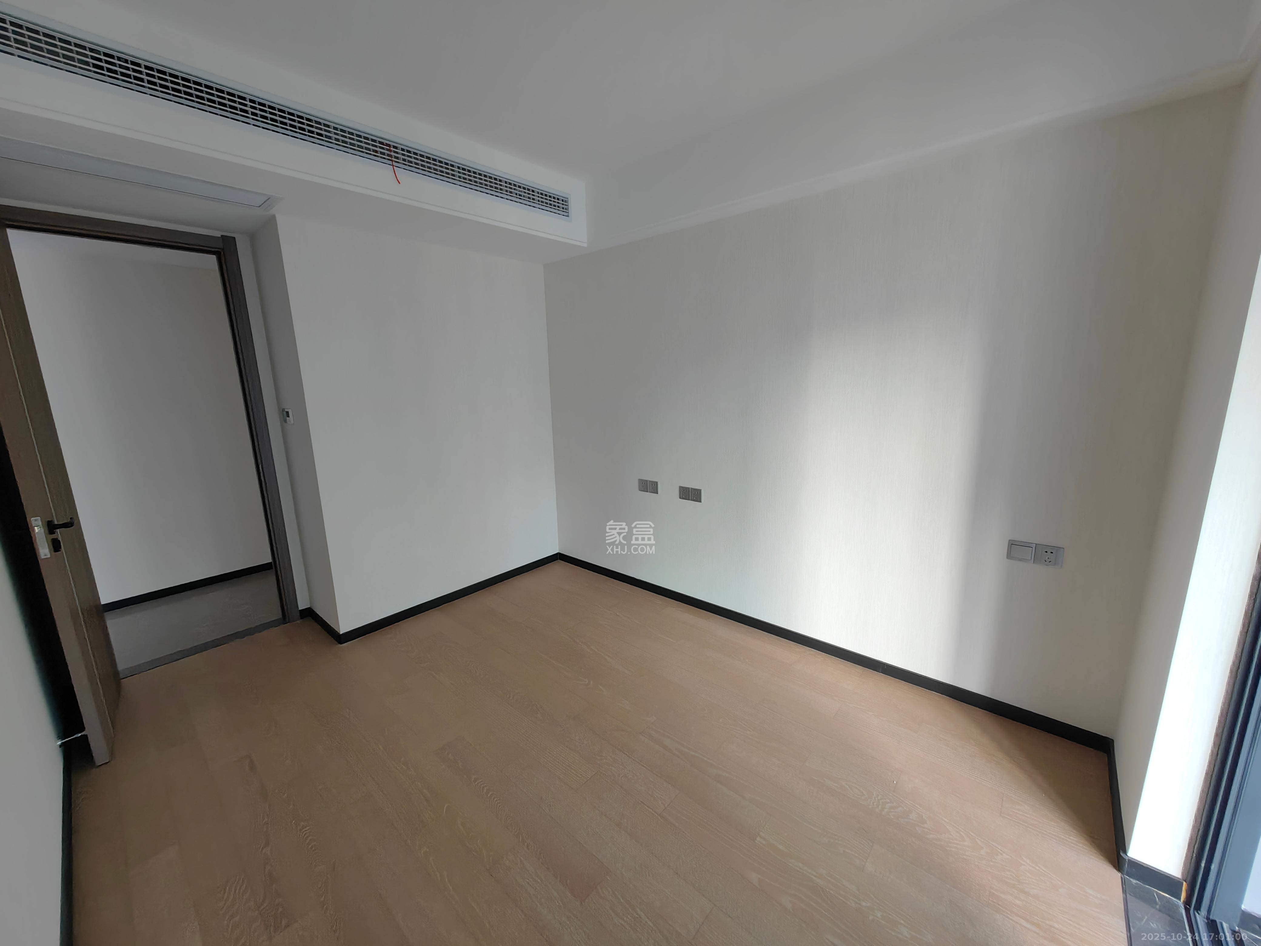 中海阅溪府  4室2厅2卫    3800.0元/月室内图