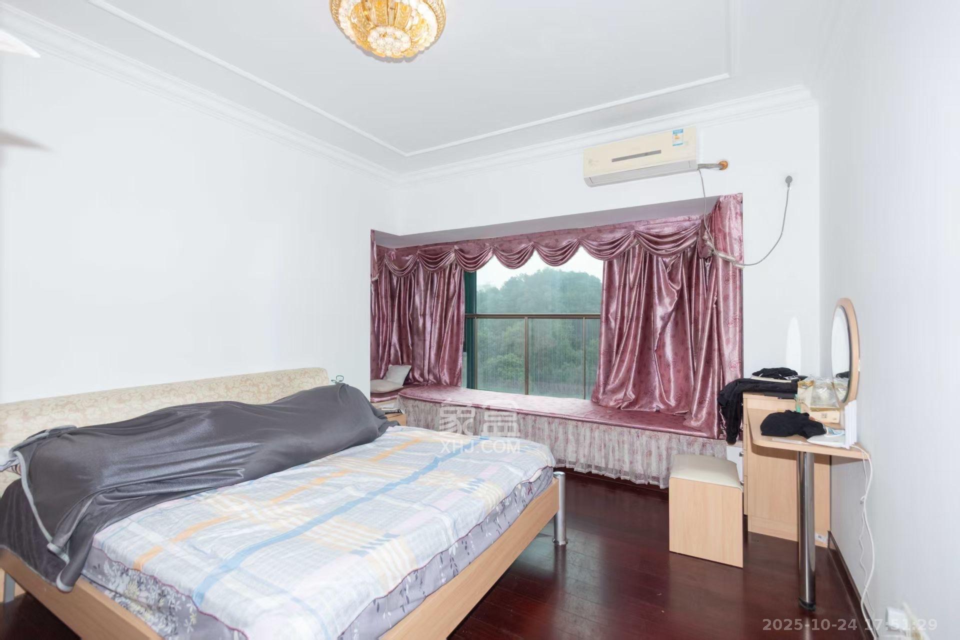 恒大城  4室2厅1卫    2600.0元/月室内图