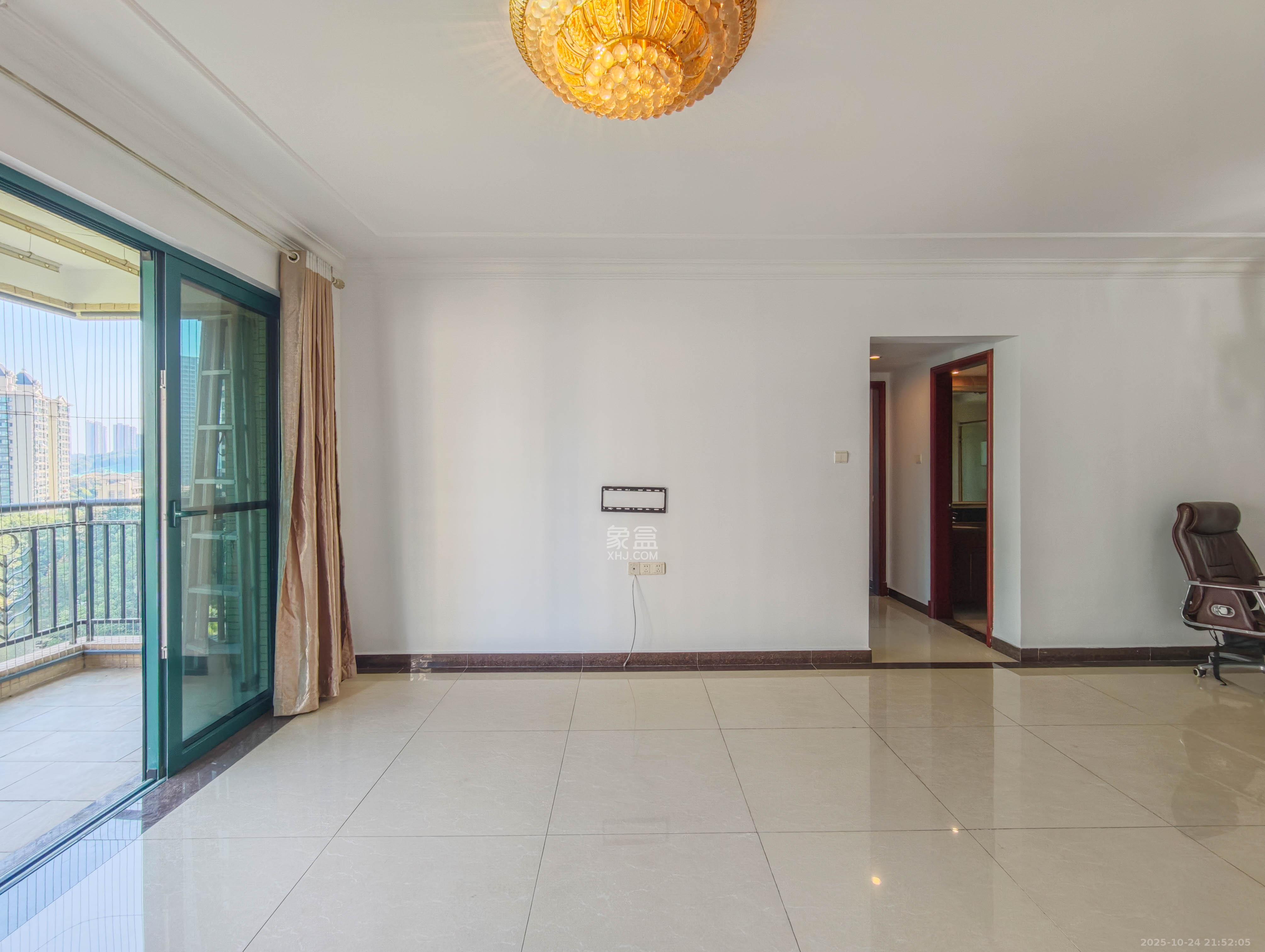 恒大城  4室2厅1卫    102.0万 恒大城  4室2厅1卫    102.0万客厅