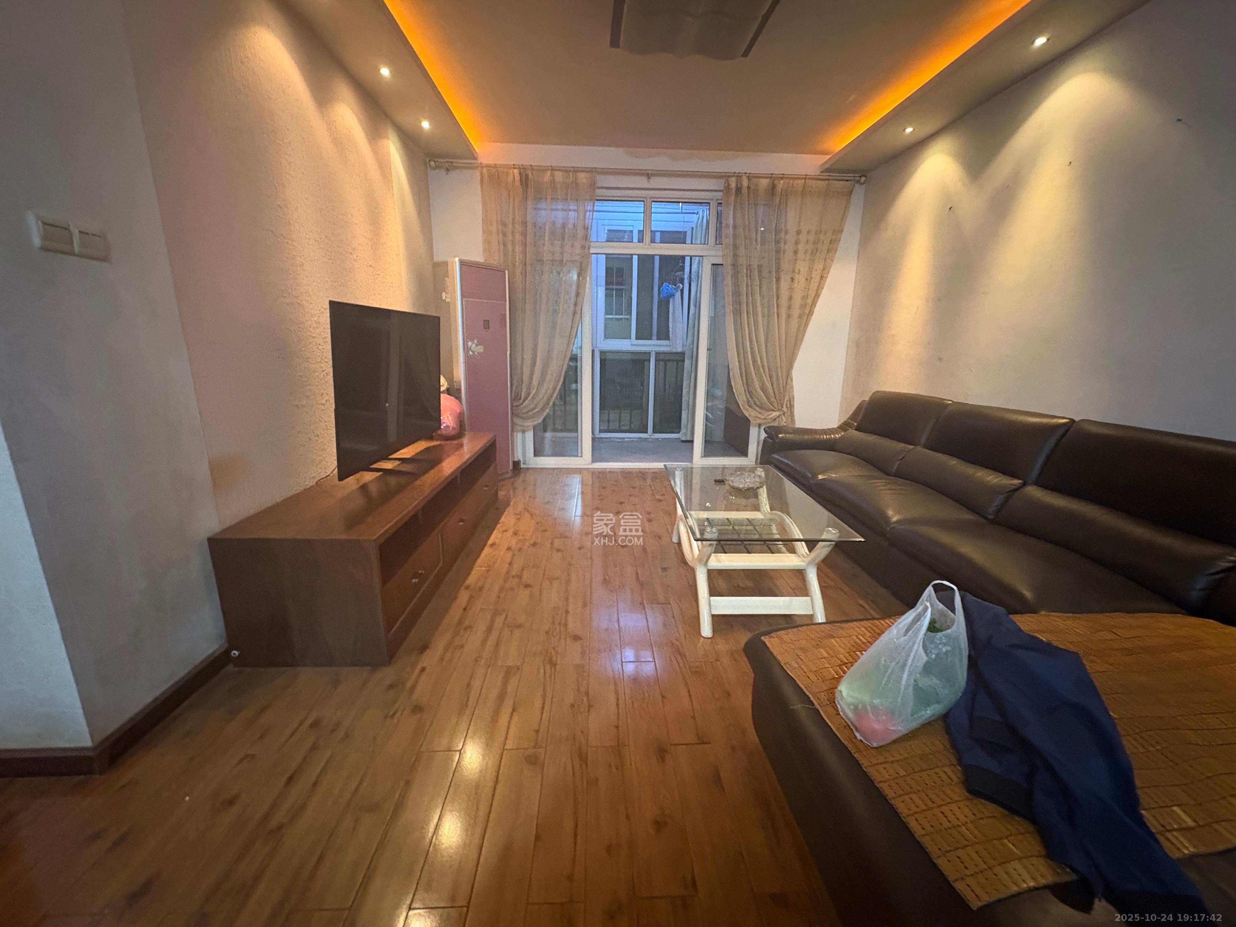 金碧文华  2室1厅1卫    1900.0元/月 金碧文华  2室1厅1卫    1900.0元/月室内图