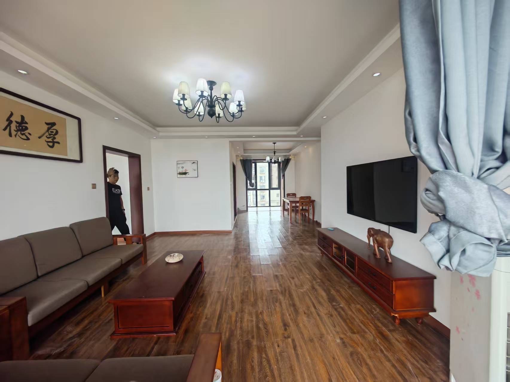 水域中央 3室2厅2卫 2300.0元/月 水域中央 3室2厅2卫 2300.0元/月室内图