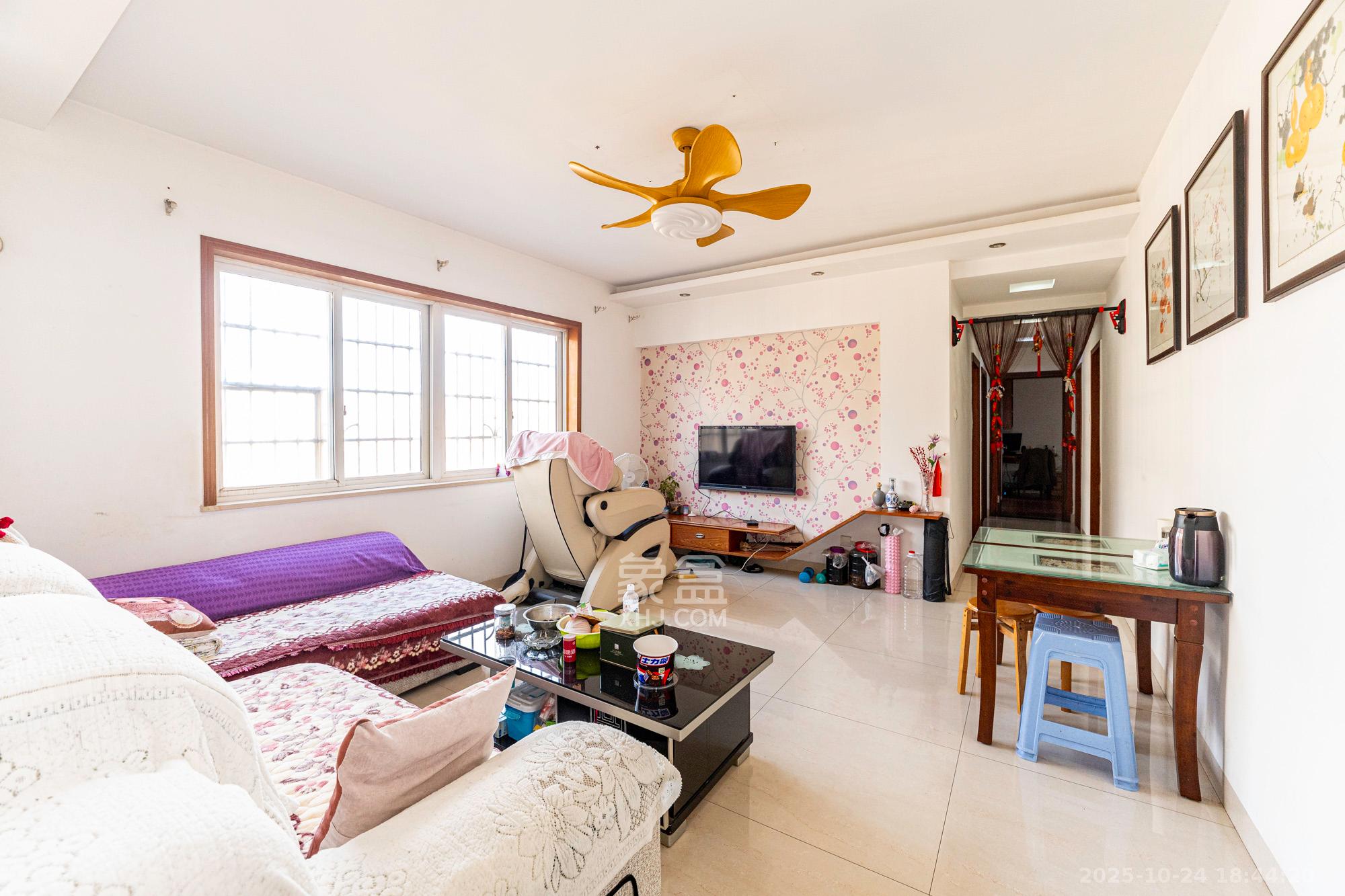 锦璨家园  3室2厅1卫    48.0万客厅