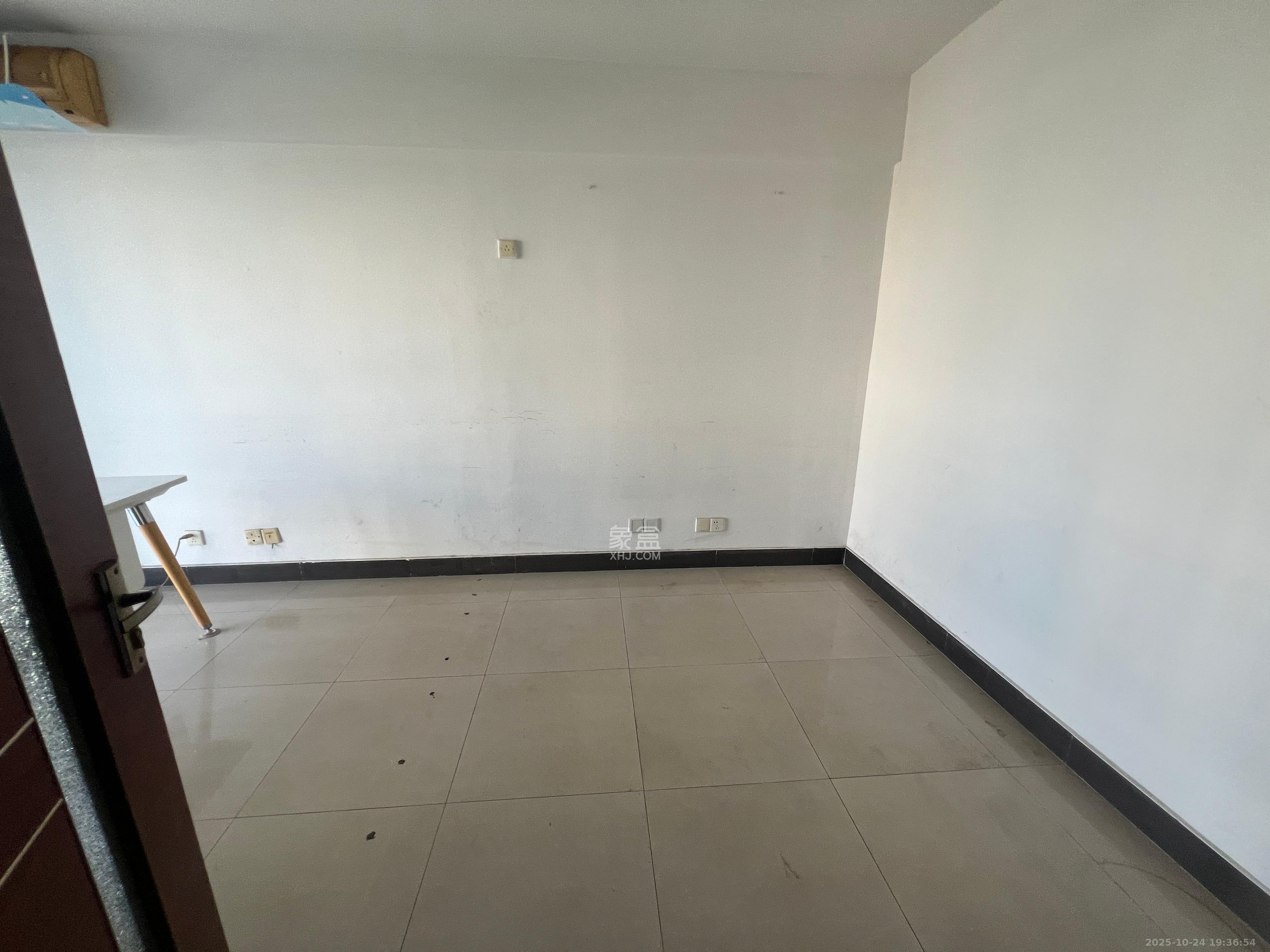 都市先锋  2室1厅1卫    1800.0元/月室内图