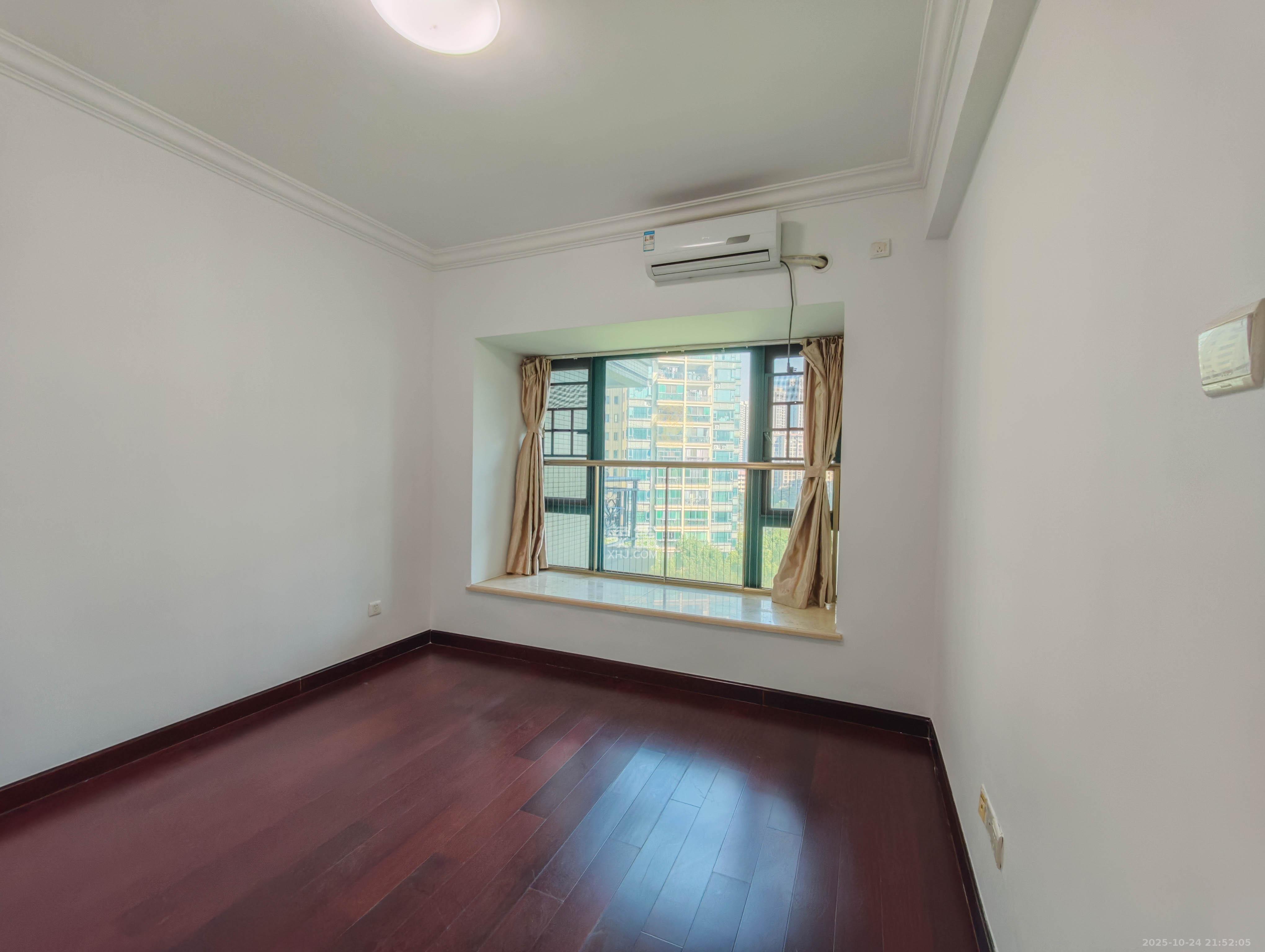 恒大城  4室2厅1卫    102.0万卧室