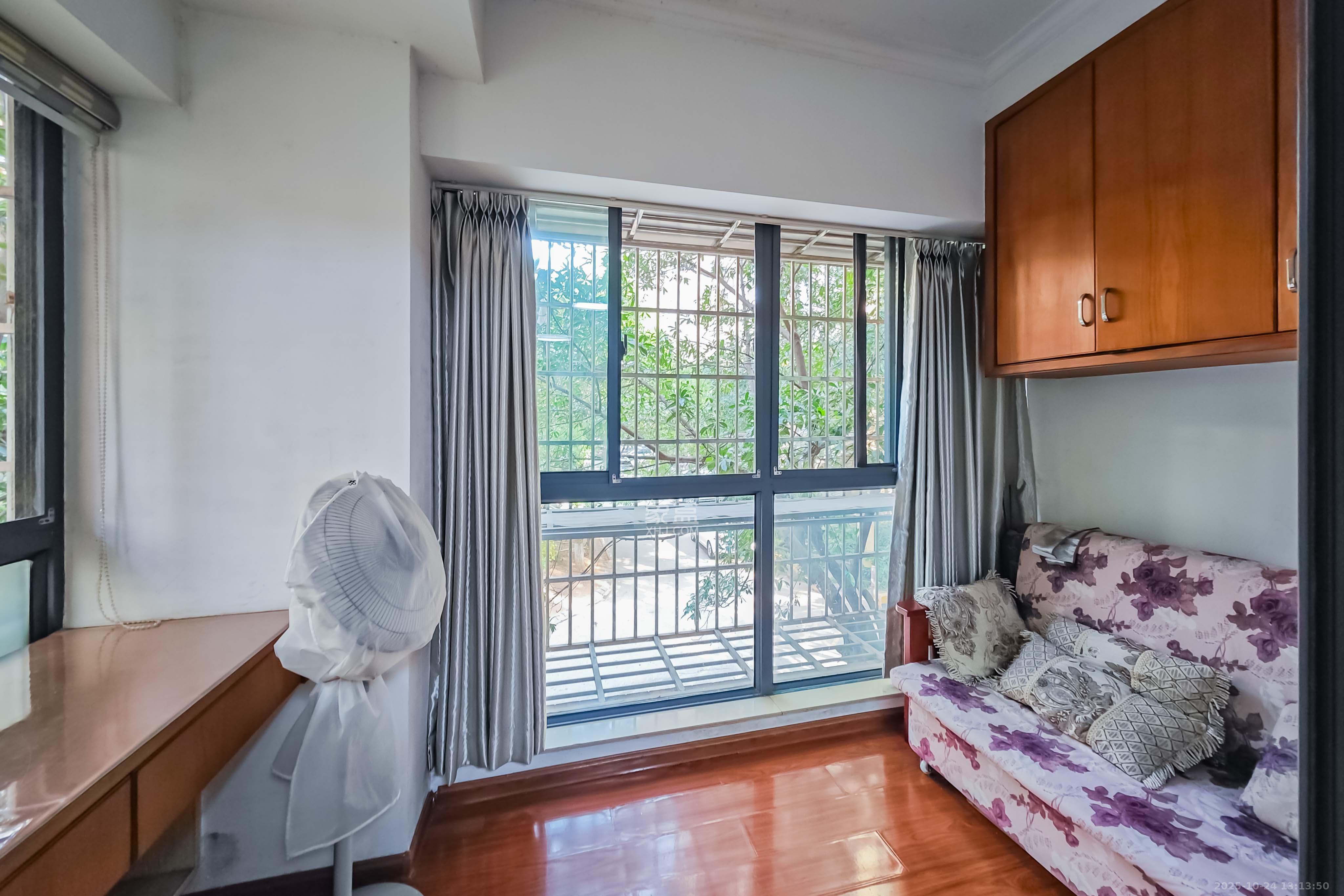 中城丽景香山园  2室2厅1卫    71.8万卧室