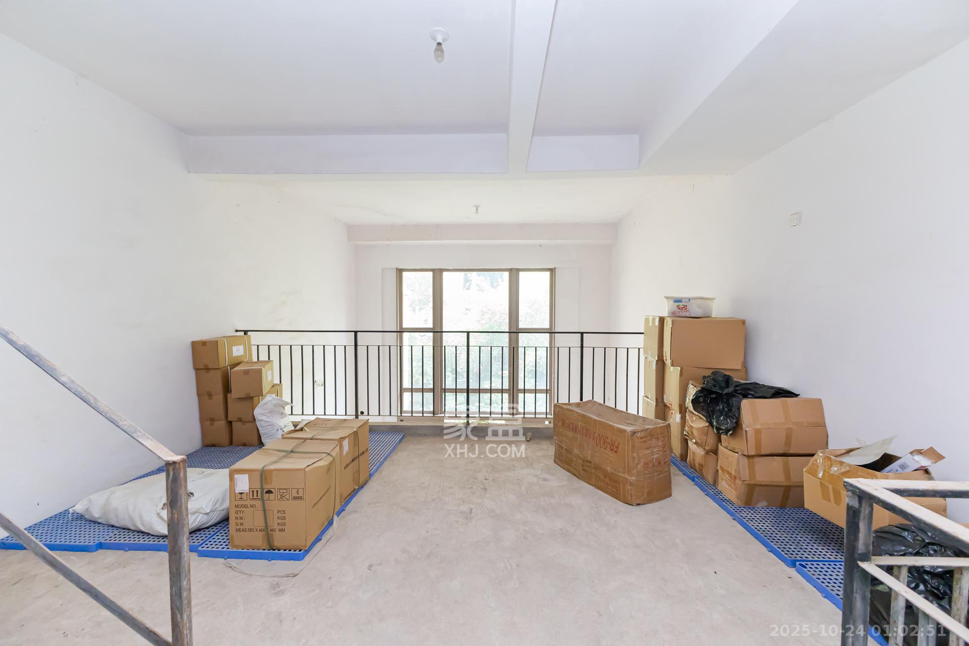 盈峰翠邸  5室2厅4卫    155.0万卧室