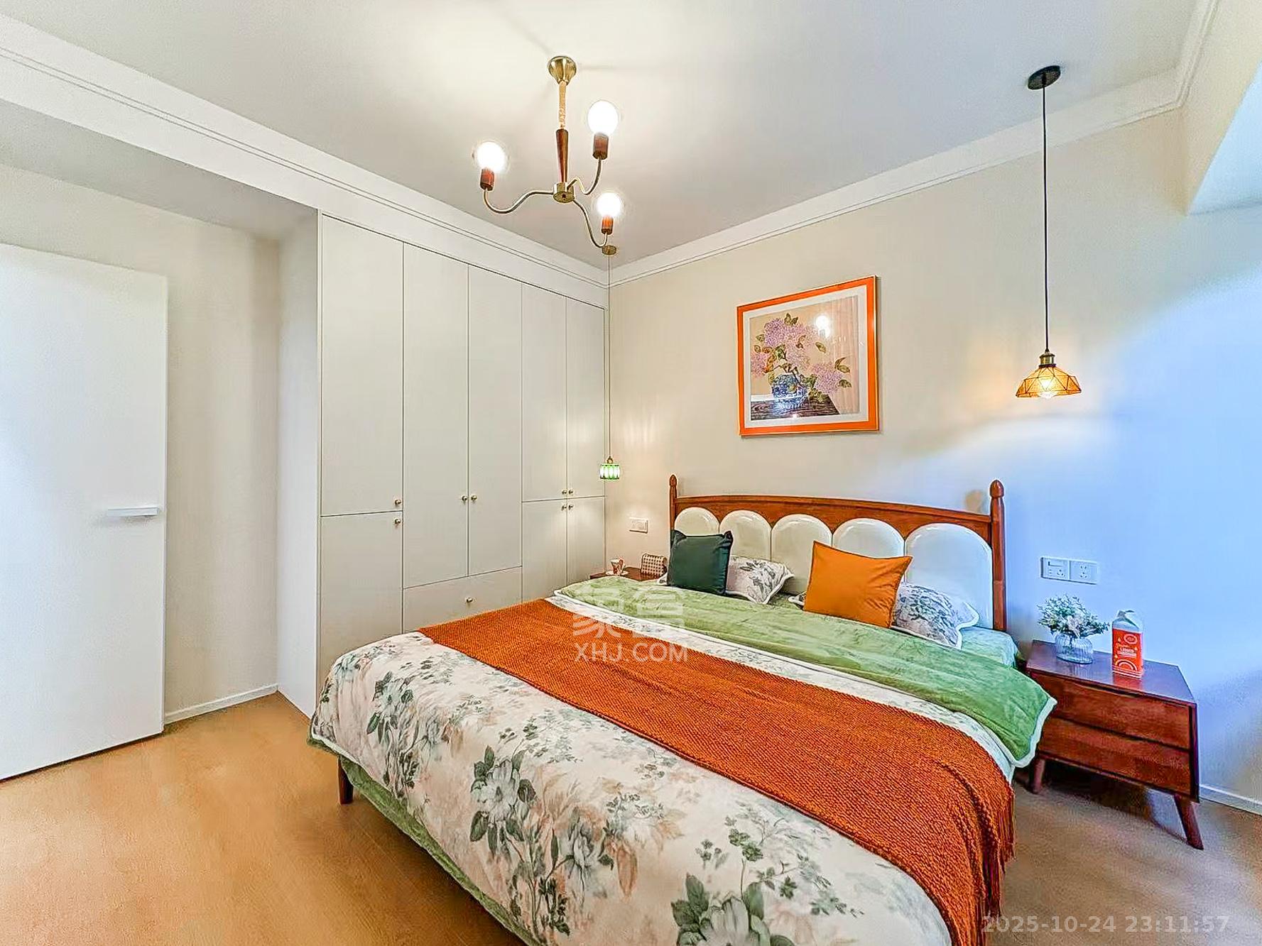 三一街区 3室2厅1卫 66.8万 三一街区 3室2厅1卫 66.8万卧室